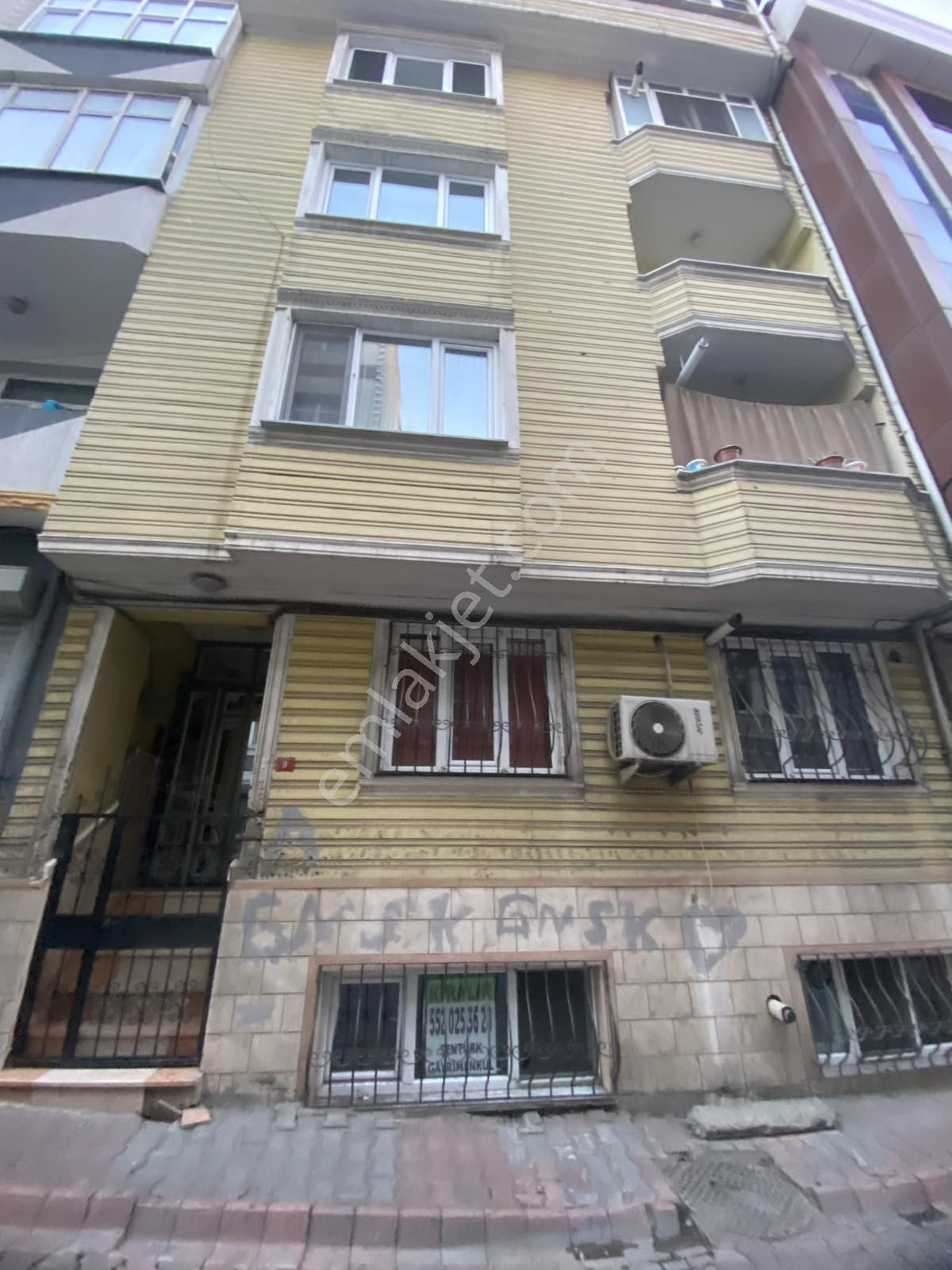 Acill Satılık Gaziosmanpaşa Salihpaşa Caddesinde 2+1/85m2/ Bahçe Katı Satılık Daire