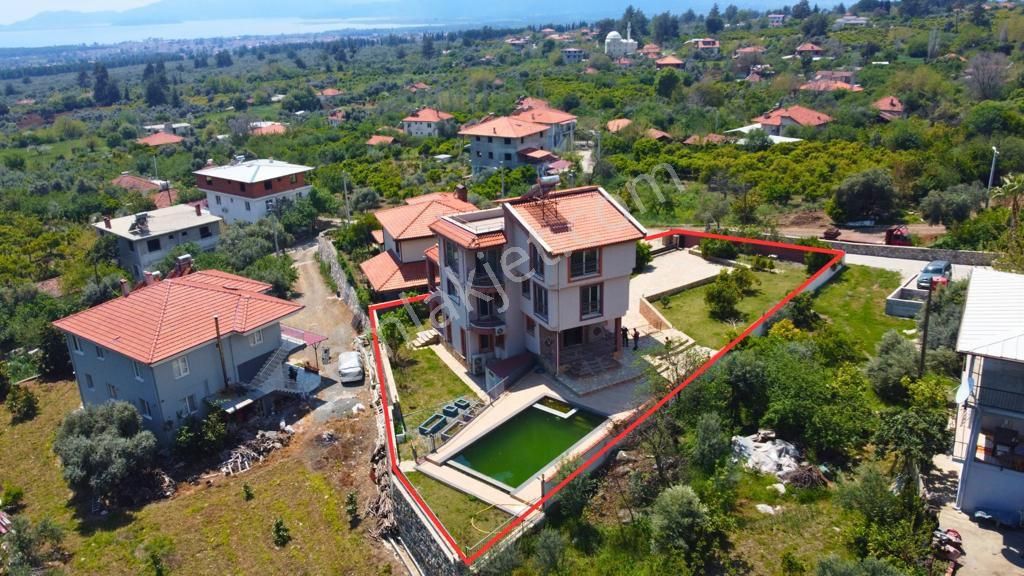 Ünverden Yeşilkoyde Devasa Villa Satılık