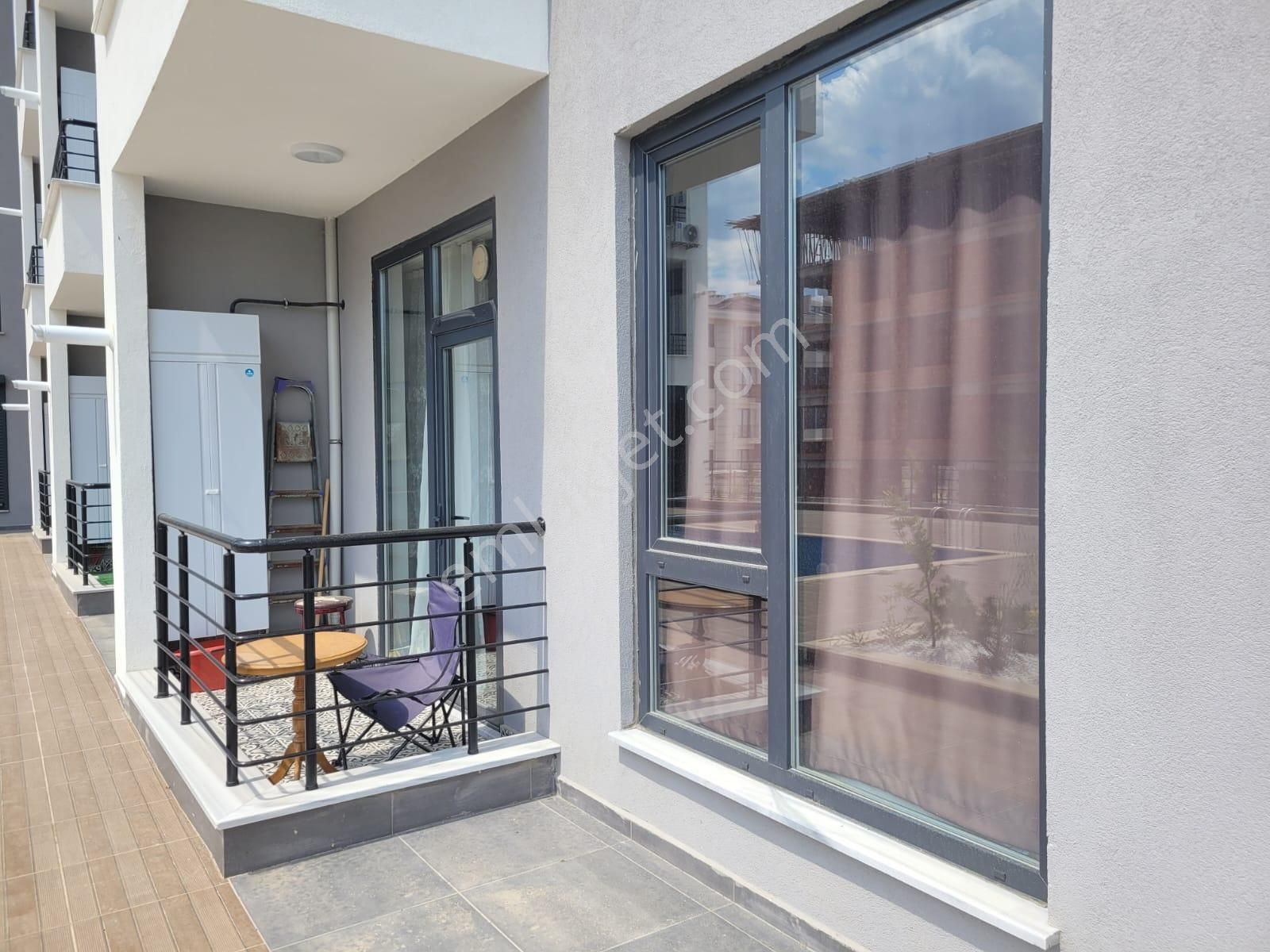 Delux'den Atatürk Mah'de Havuzlu Sitede Eşyalı Kiralık 1+1 Daire