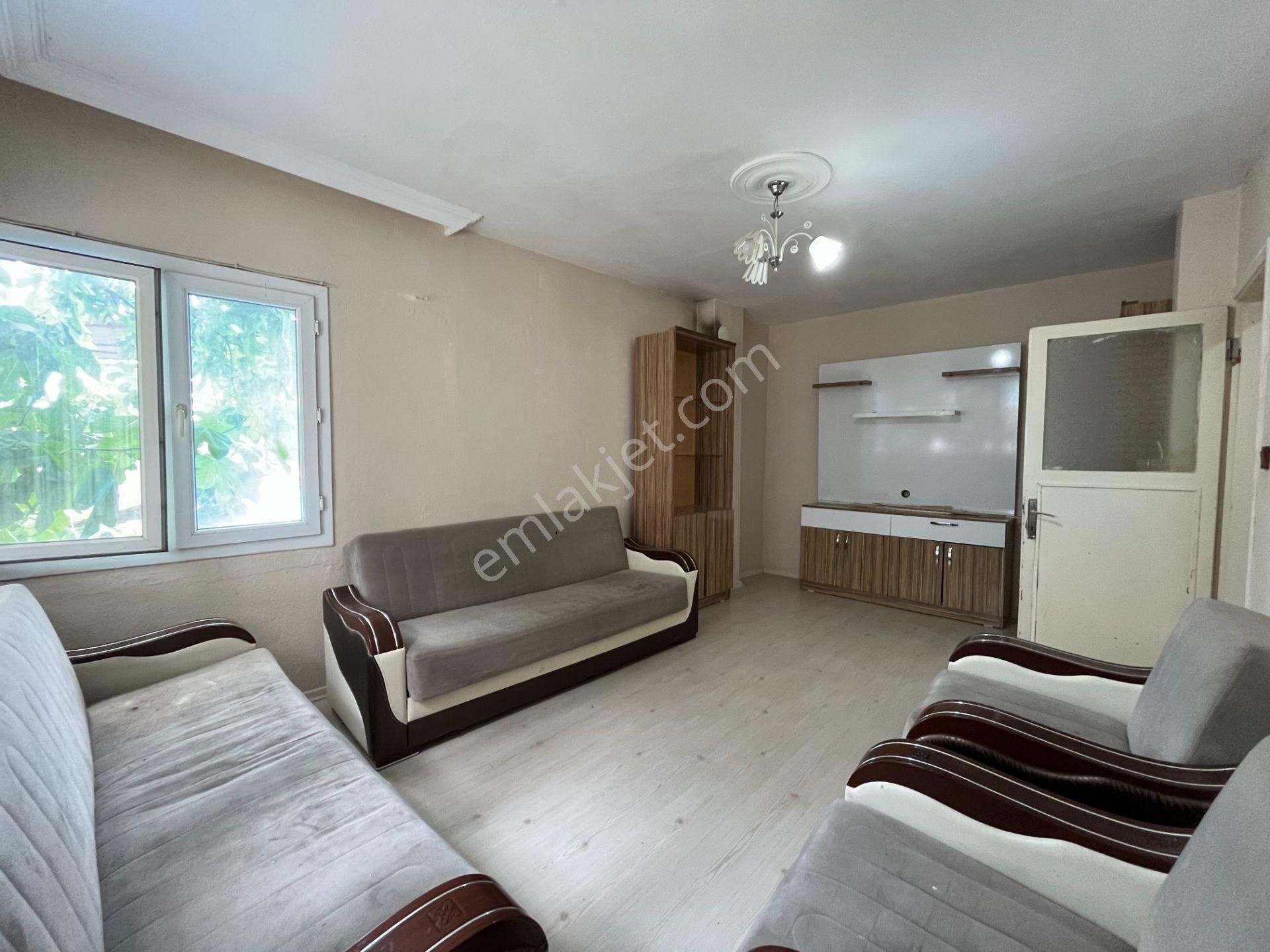 Gümüşpala Pazar Yeri, Okul Ve Çarşı Yakını 3+1 Kiralık Daire