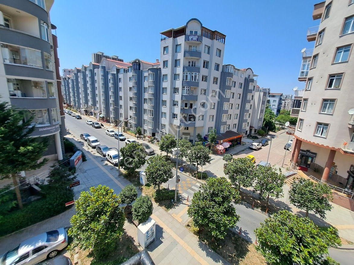 5 Oda + 2 Salon + Mutfak --- İyi Konumda Kiralık Ferah Dublex
