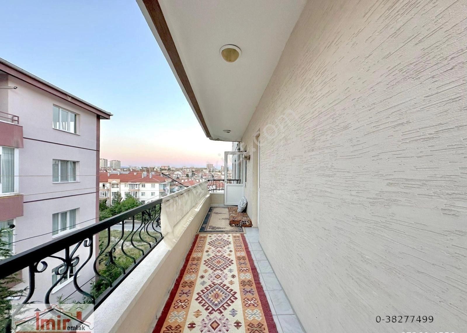 İmir Emlak'tan Merkez'de 3+1 Kilerli Masrafsız Orta Kat Daire