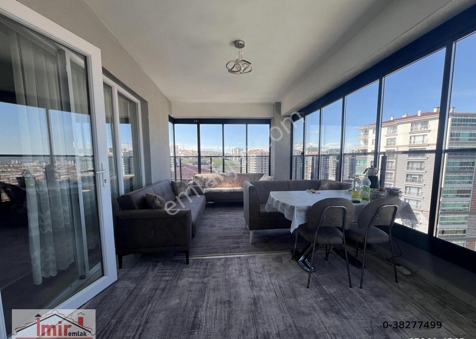İmir Emlak'tan Yeni Sitede Sehir Manzaralı Giyinme Odalı Full Yapılı 4+1 Daire