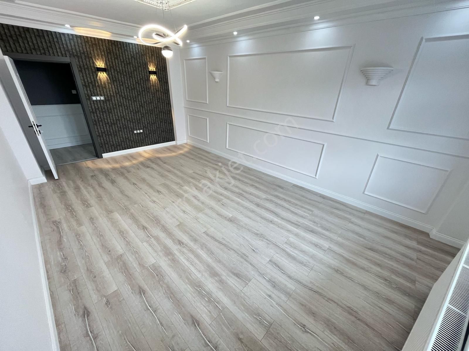 Aydın İnş 50.yıl Mh. 2+1 125m2 4.kat Çift Balkonlu Ebeveyn Banyolu Kira:35.000₺