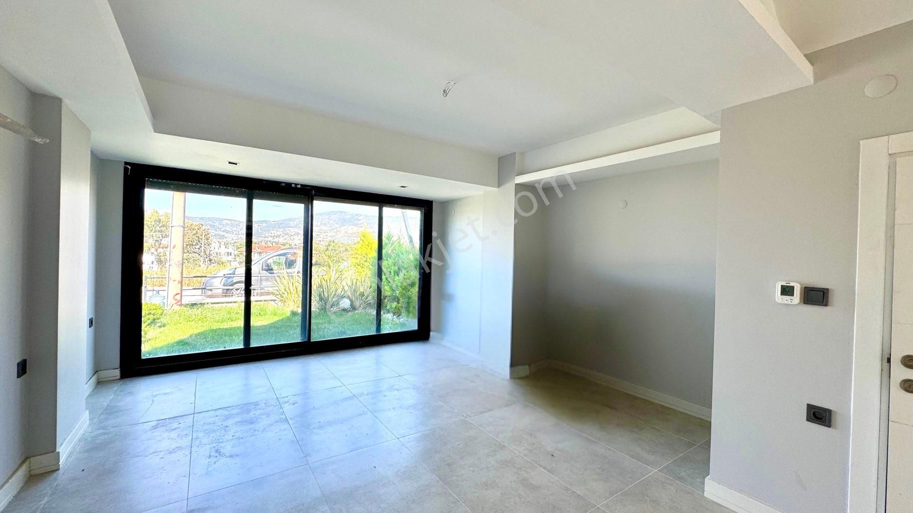 Eski Foça Atatürk Mahallesi’nde Modern Mimarili 2 Katlı Yeni Villa - Görsel 12