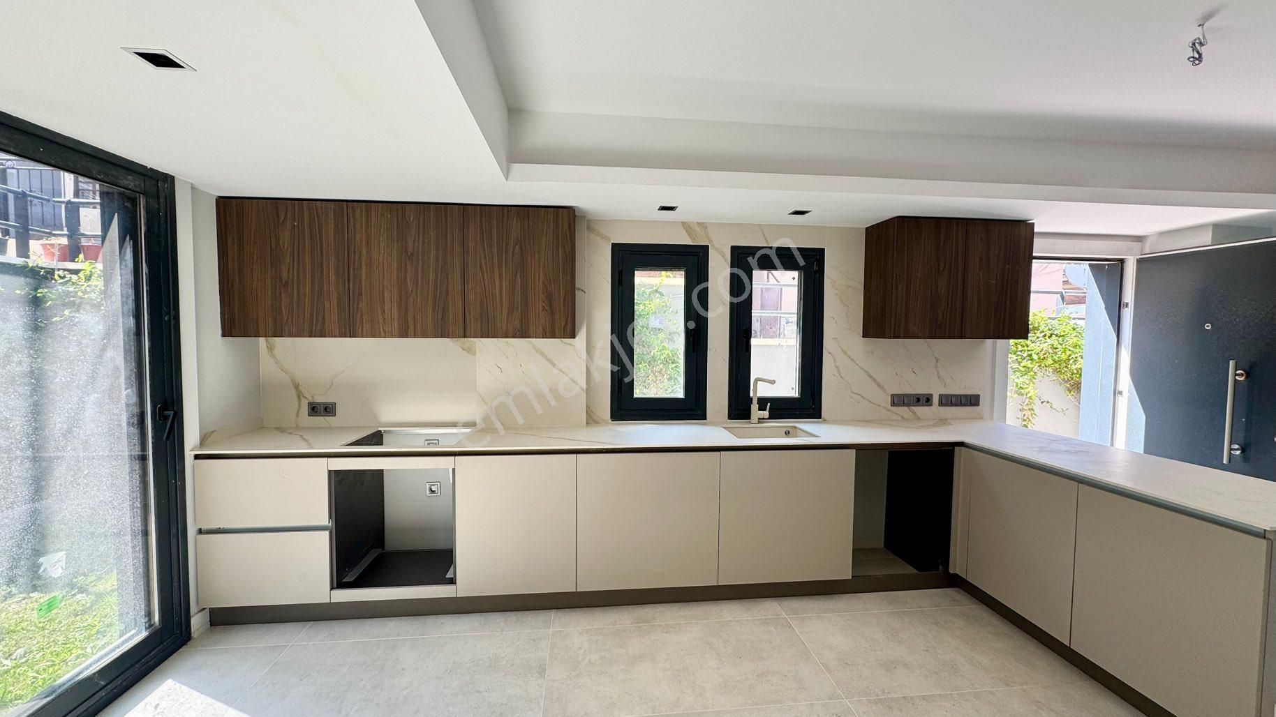 Eski Foça Atatürk Mahallesi’nde Modern Mimarili 2 Katlı Yeni Villa - Görsel 7