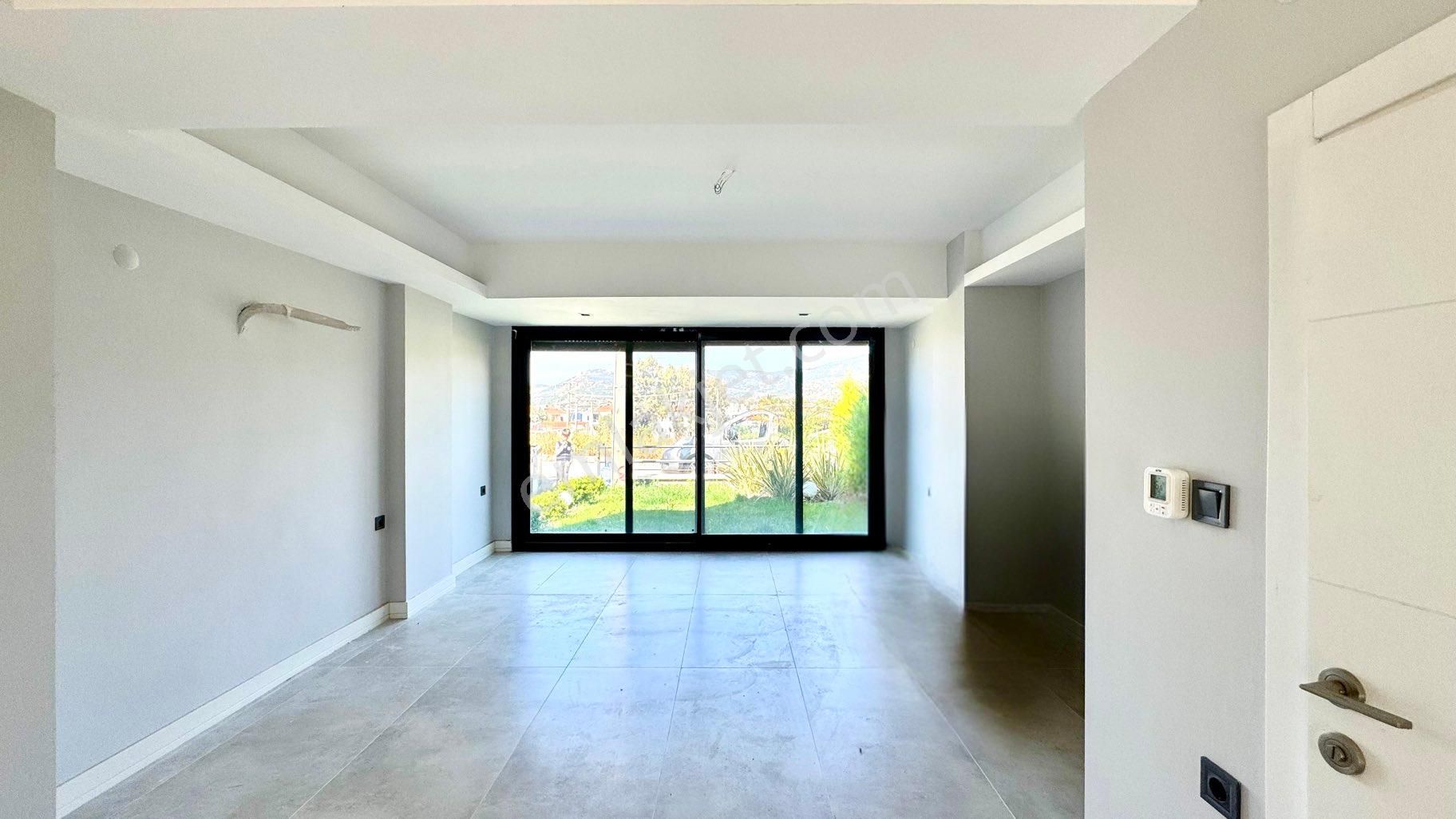 Eski Foça Atatürk Mahallesi’nde Modern Mimarili 2 Katlı Yeni Villa - Görsel 11