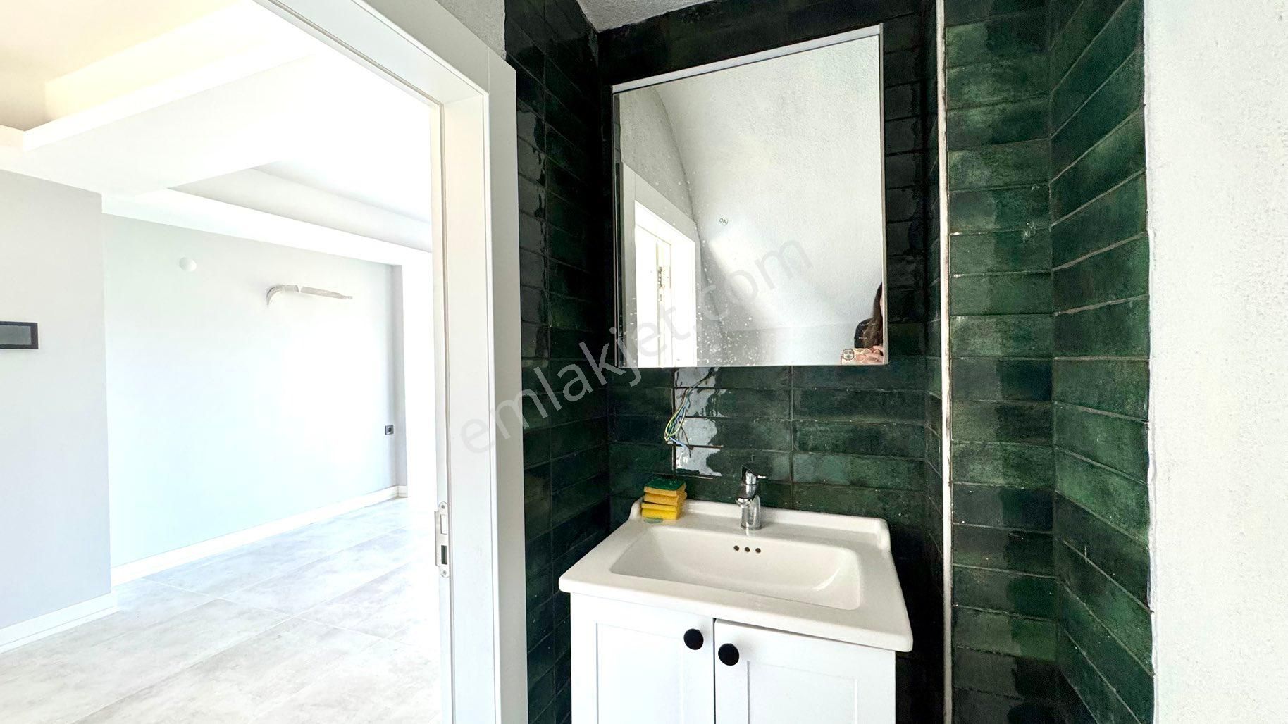 Eski Foça Atatürk Mahallesi’nde Modern Mimarili 2 Katlı Yeni Villa - Görsel 14