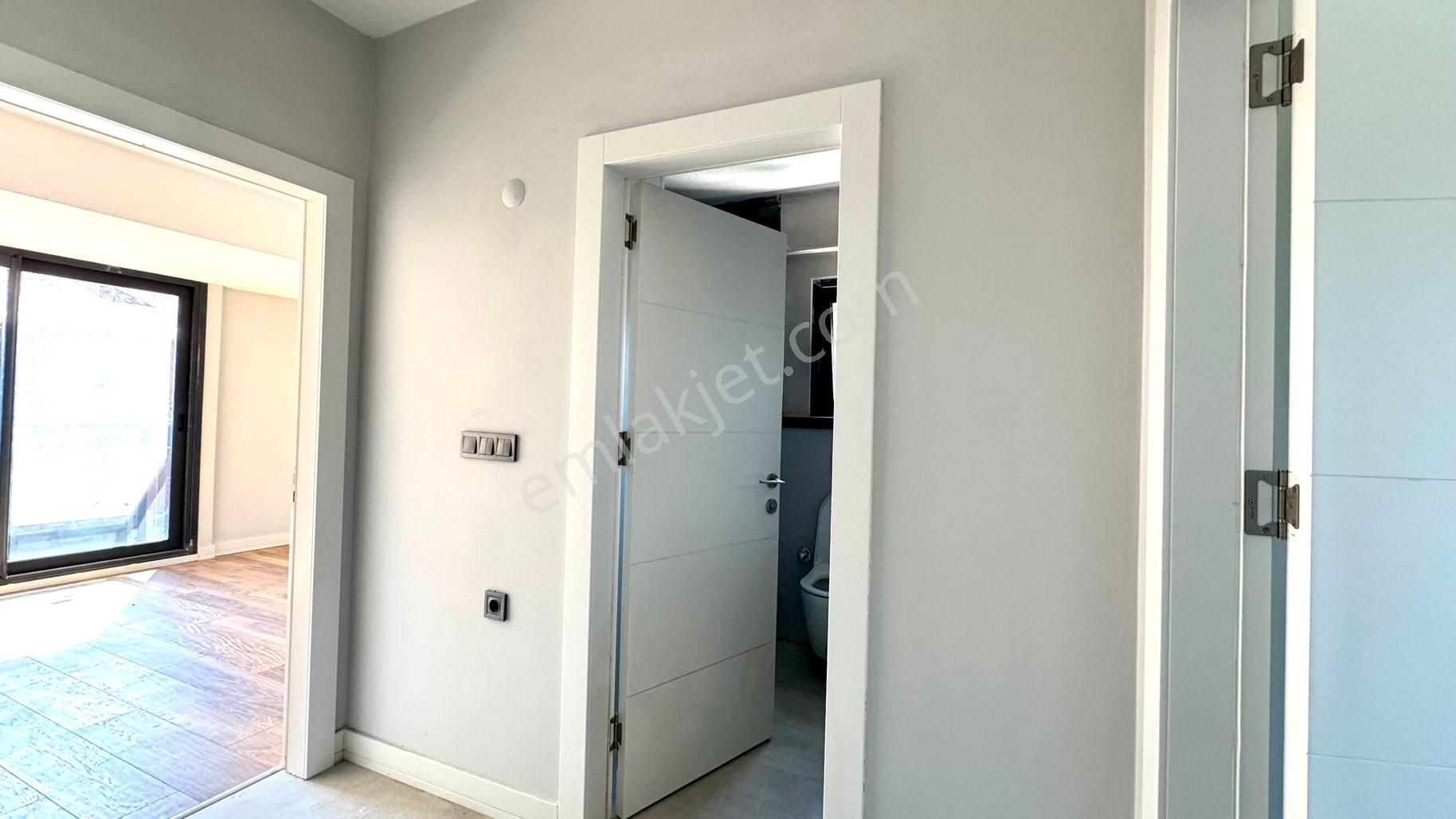 Eski Foça Atatürk Mahallesi’nde Modern Mimarili 2 Katlı Yeni Villa - Görsel 17