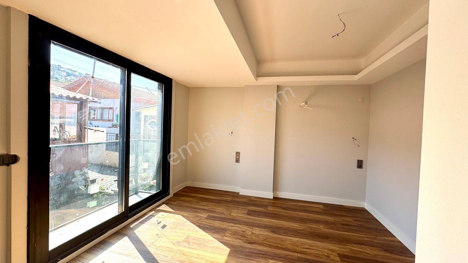 Eski Foça Atatürk Mahallesi’nde Modern Mimarili 2 Katlı Yeni Villa - Görsel 18