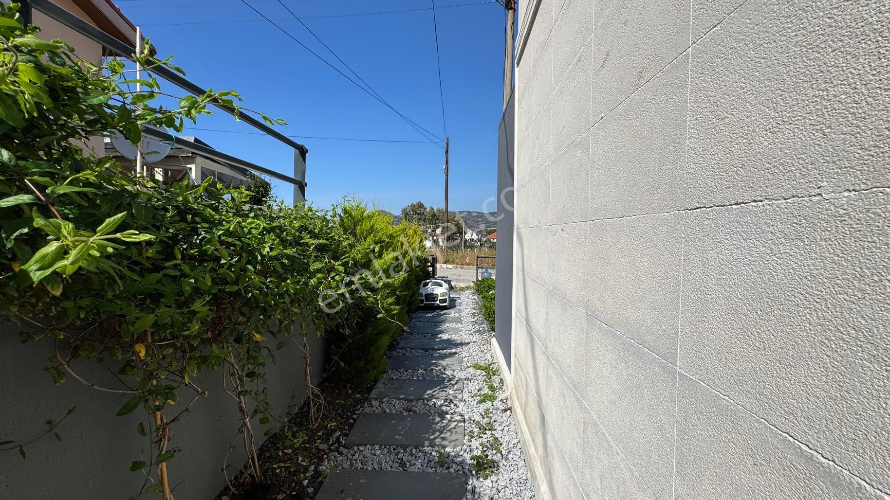 Eski Foça Atatürk Mahallesi’nde Modern Mimarili 2 Katlı Yeni Villa - Görsel 31