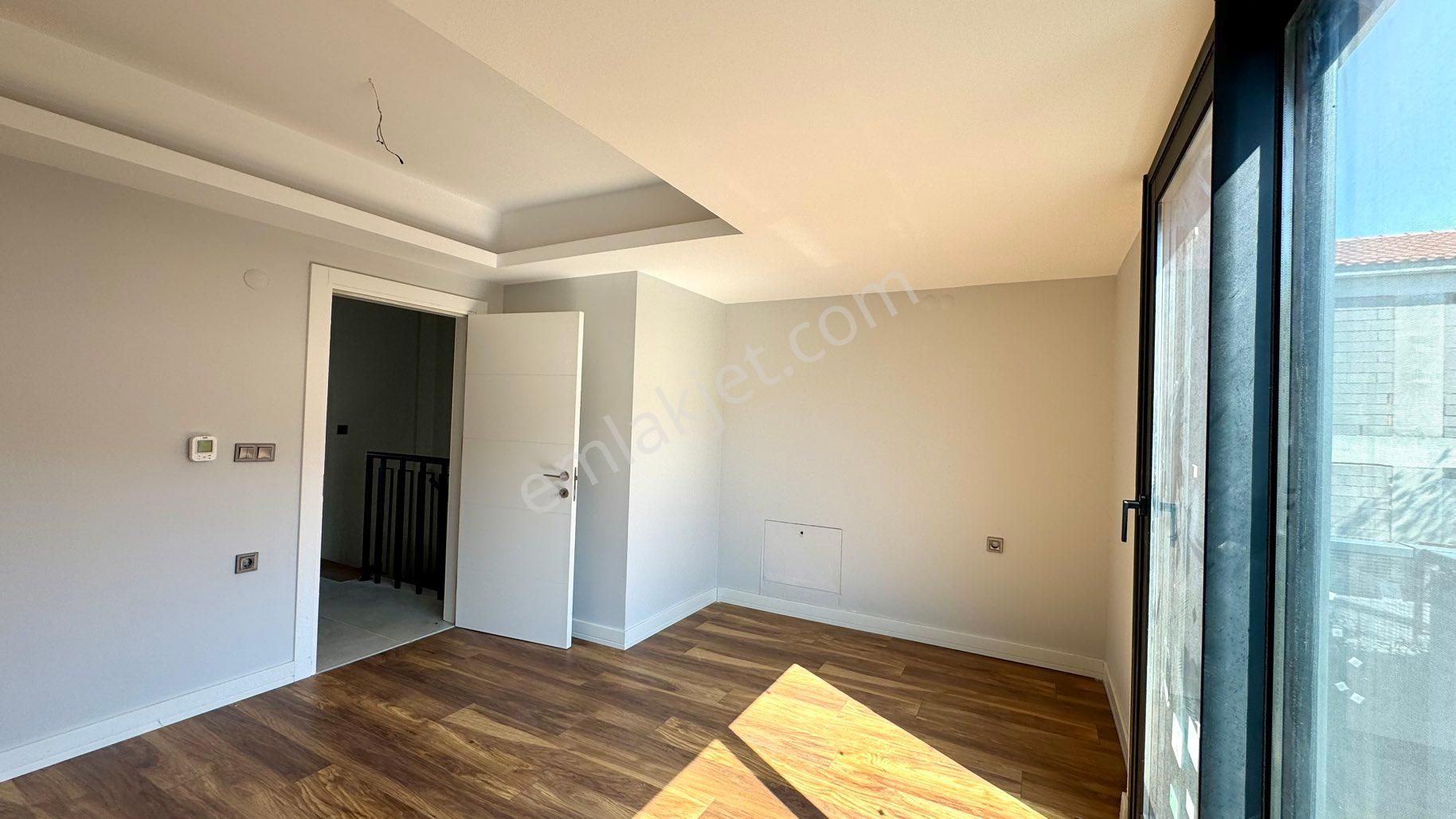 Eski Foça Atatürk Mahallesi’nde Modern Mimarili 2 Katlı Yeni Villa - Görsel 20