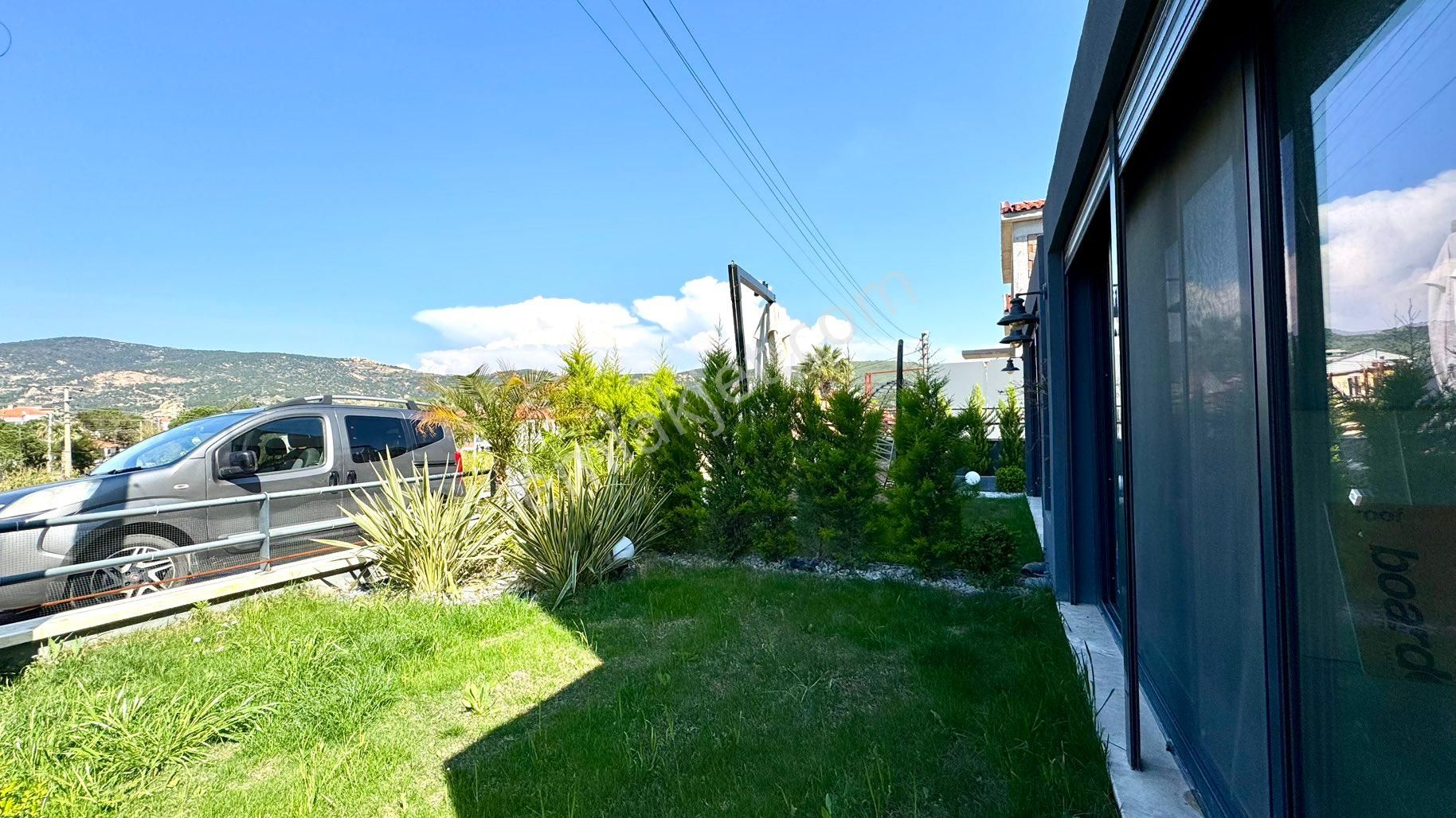 Eski Foça Atatürk Mahallesi’nde Modern Mimarili 2 Katlı Yeni Villa - Görsel 13