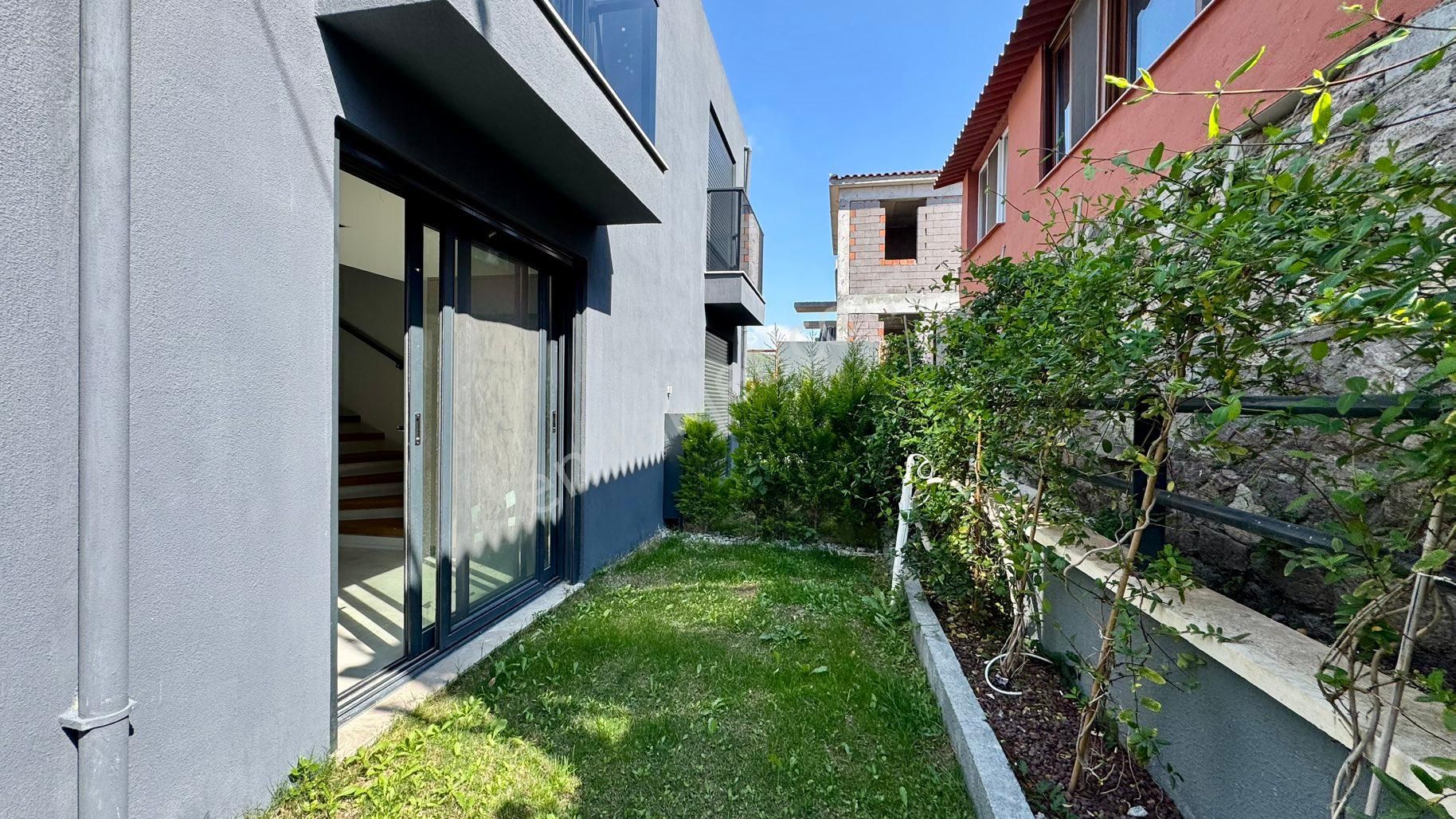 Eski Foça Atatürk Mahallesi’nde Modern Mimarili 2 Katlı Yeni Villa - Görsel 34