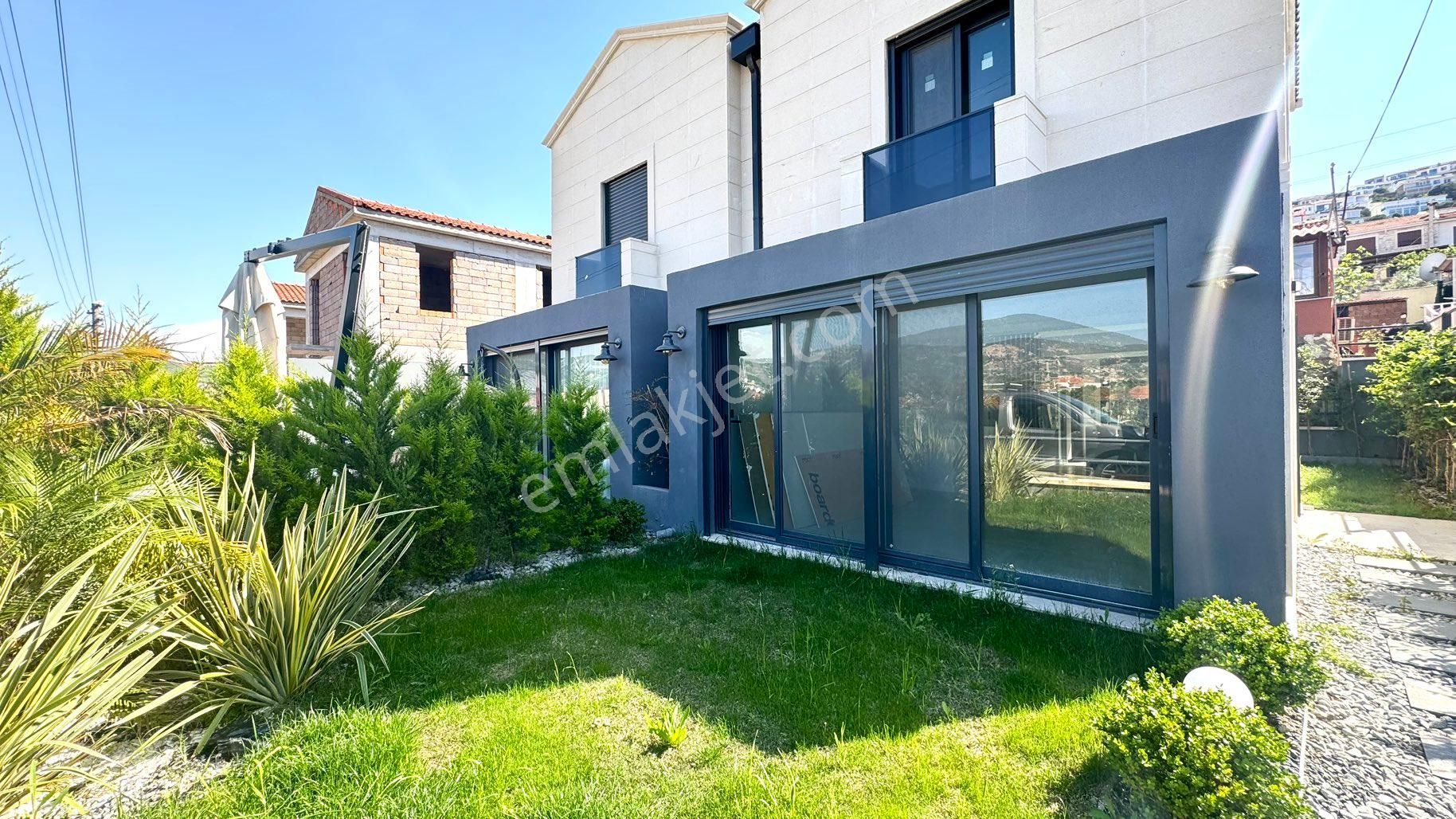 Eski Foça Atatürk Mahallesi’nde Modern Mimarili 2 Katlı Yeni Villa - Görsel 3