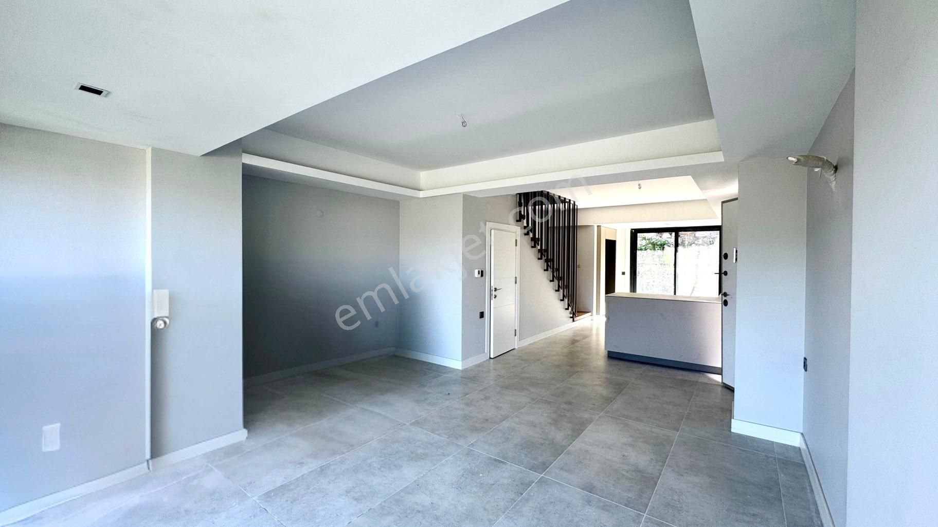 Eski Foça Atatürk Mahallesi’nde Modern Mimarili 2 Katlı Yeni Villa - Görsel 10