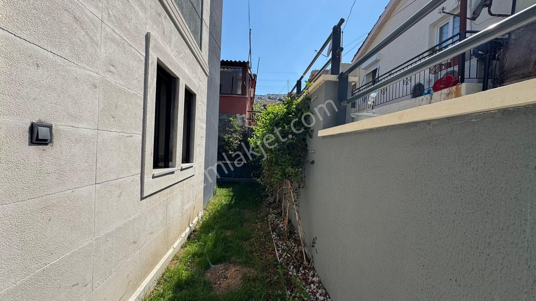 Eski Foça Atatürk Mahallesi’nde Modern Mimarili 2 Katlı Yeni Villa - Görsel 32