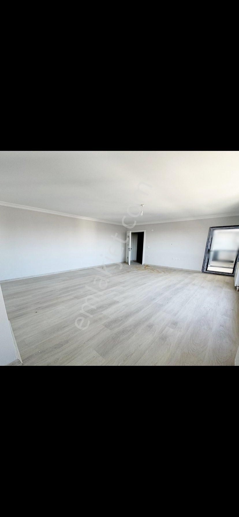 Sultanbeyli 3+2 Dublex Daire Geniş Kullanışlı Cadde Üzeri Arac Takası Olur