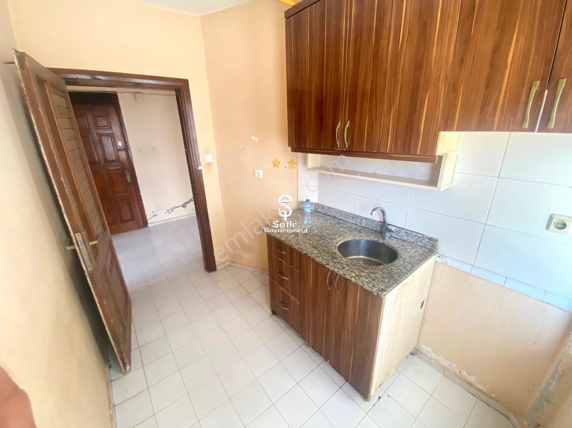 Alanya Güllerpınarın'da Kiralık 2+1 Denize 150 Metre Geniş Daire
