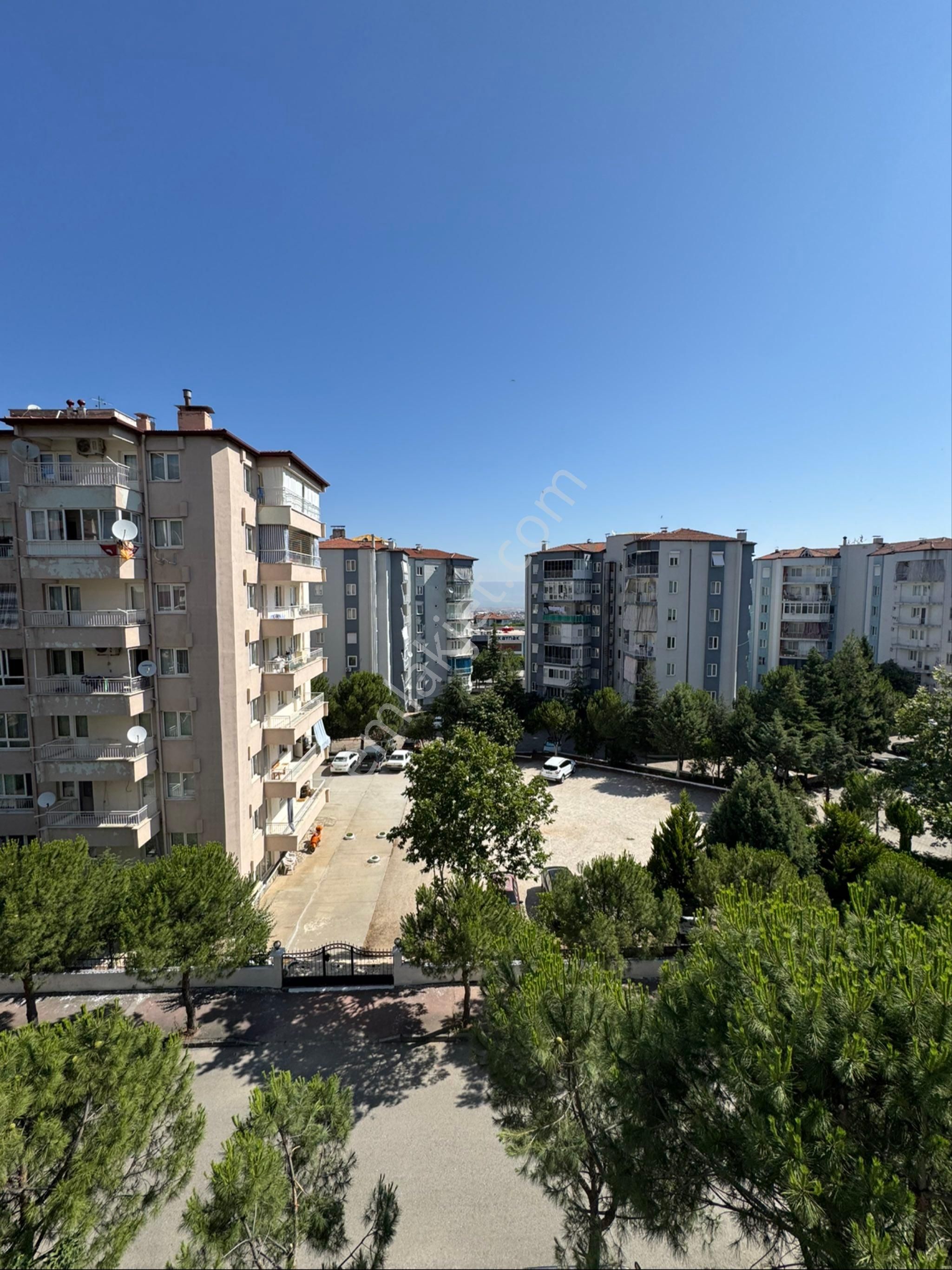 Servergazi Mahallesi Satılık 3+1 Arakat Fırsat Daire