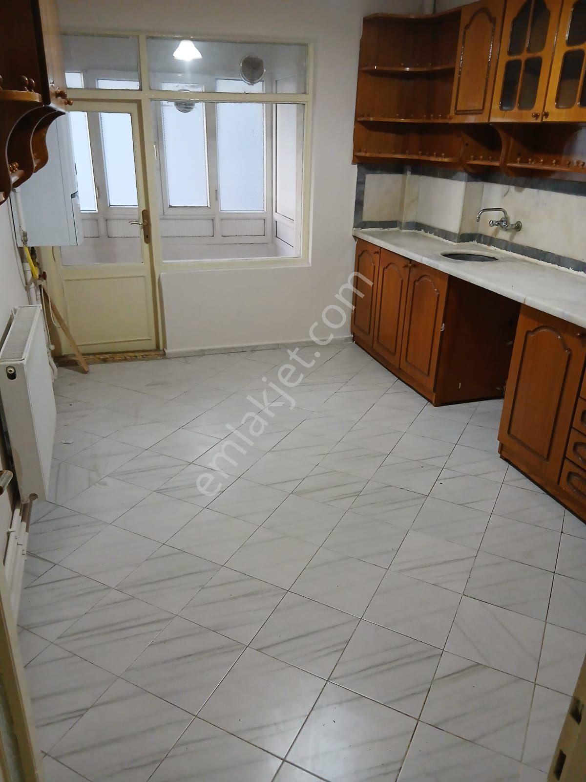 Çarşı Mh De Kiralık Daire İstasiyon Cadesi