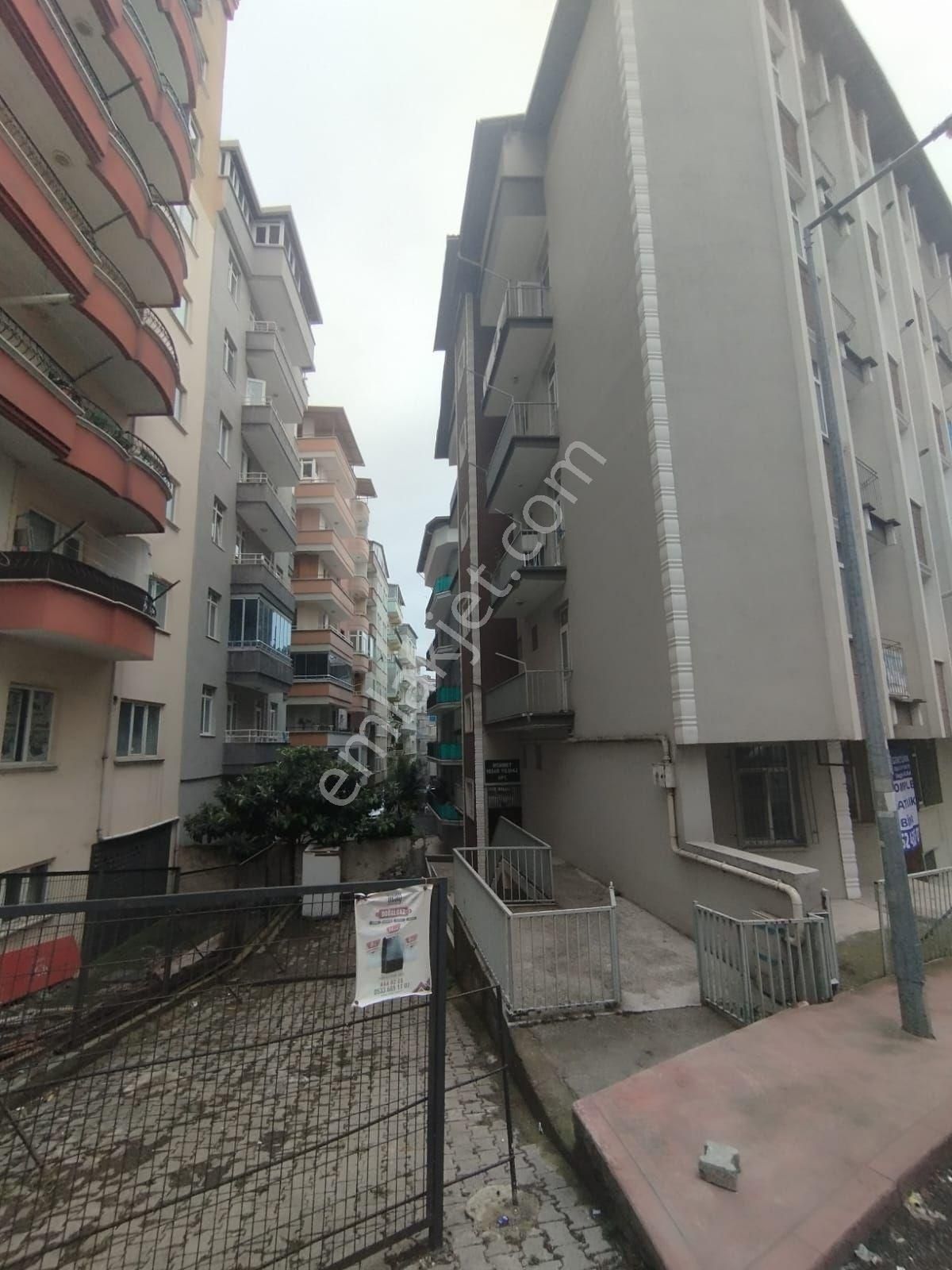 Sezgin Aslan'dan Komple Satılık Bina
