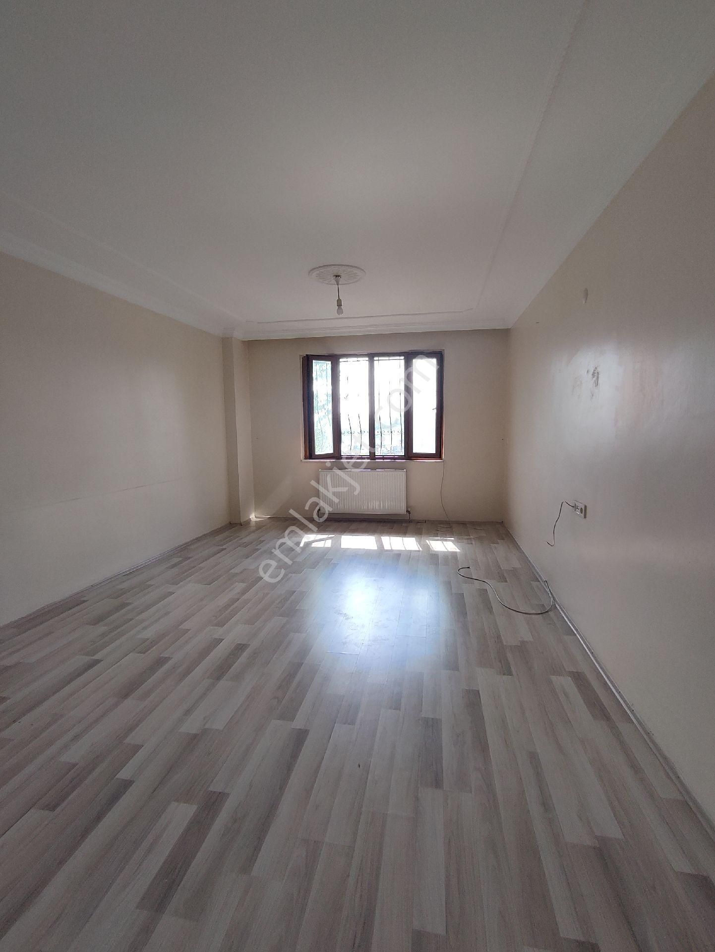 Altınşehir Mahallesi'nde 2+1 Bahçe Katı