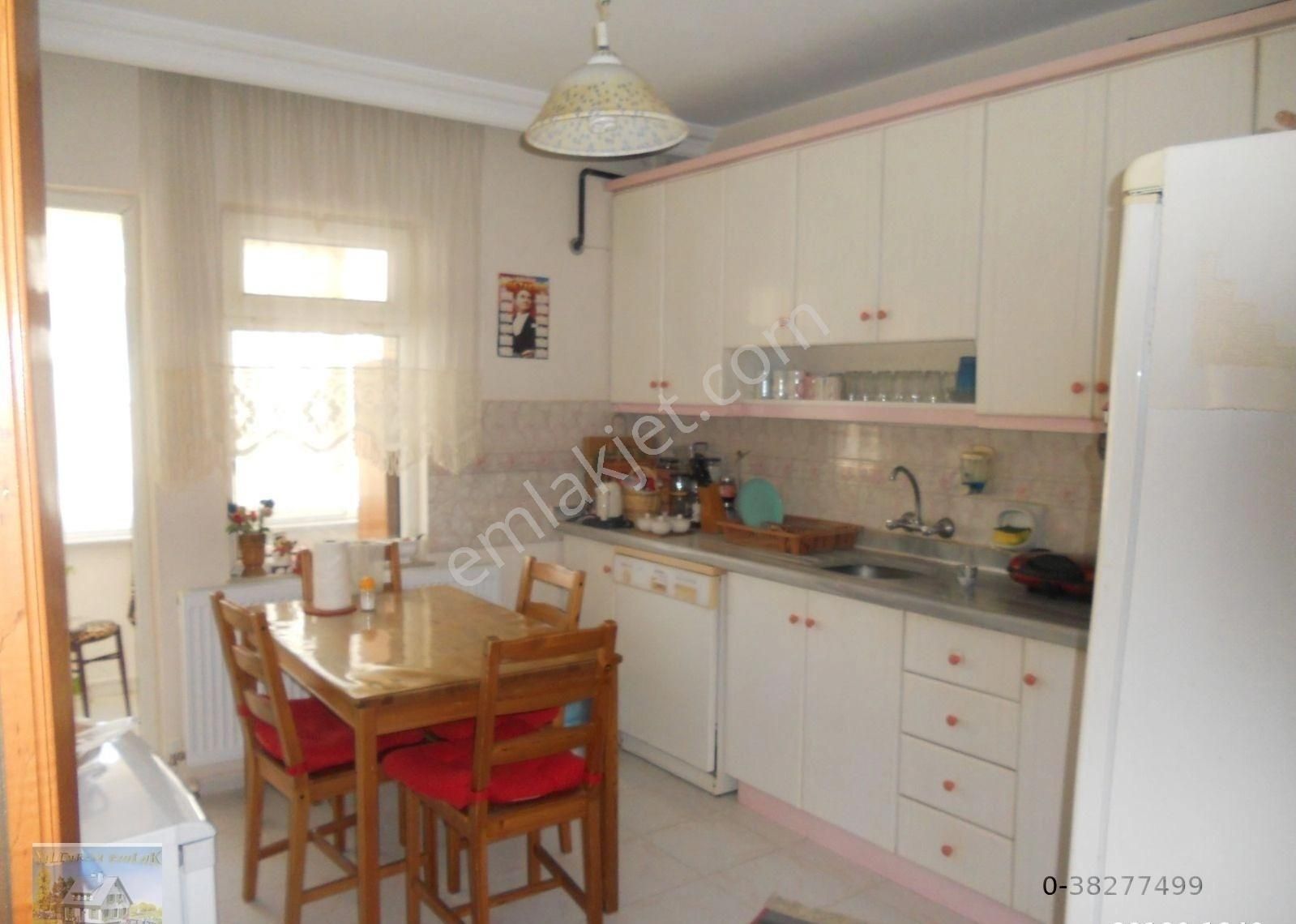 Paşakonak Mahallesinde Satılık 3+1 Kombili Ara Kat Daire
