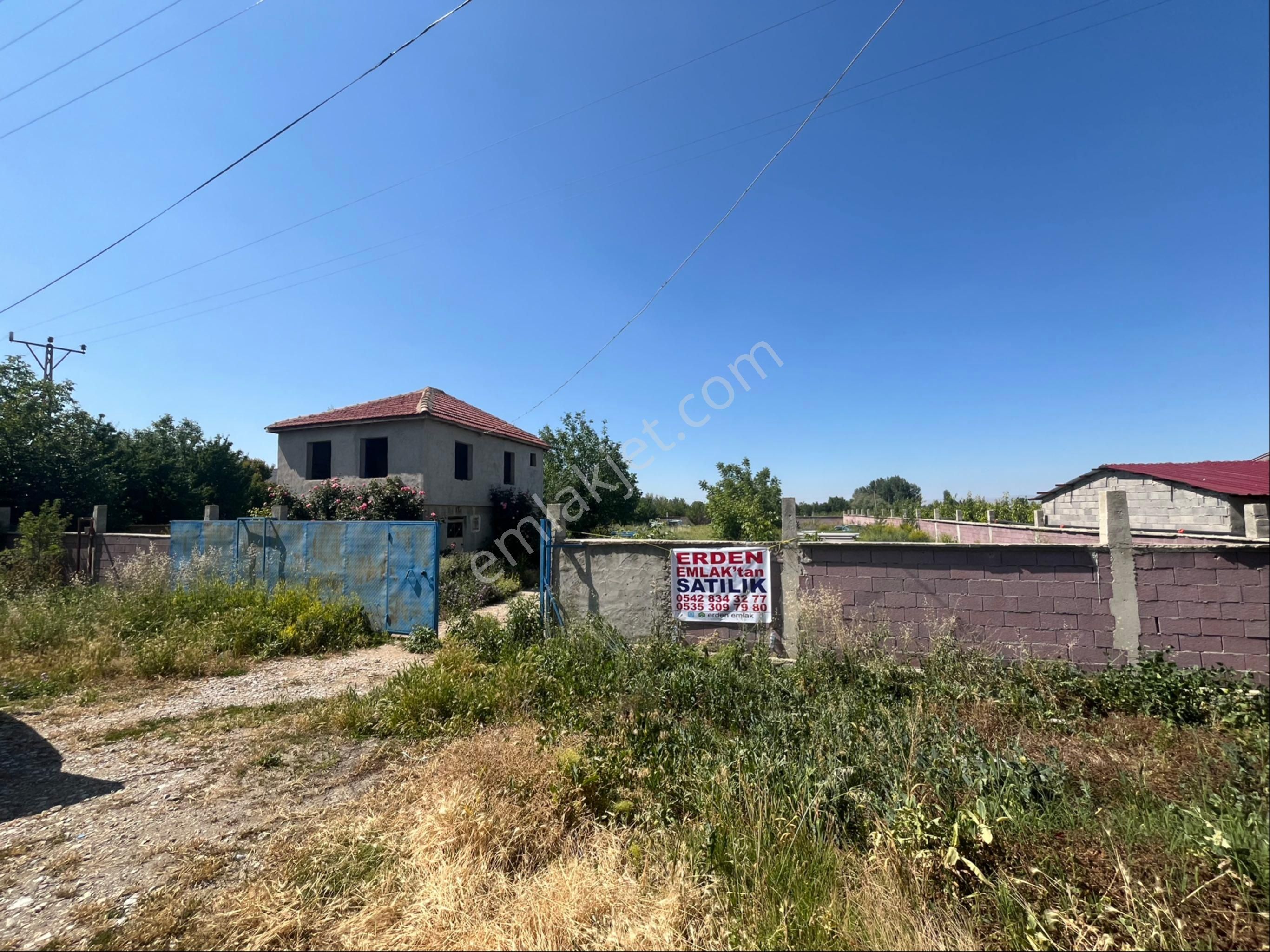 Erden Emlaktan Satılık Elektriği Ve Suyu Olan Bahçe