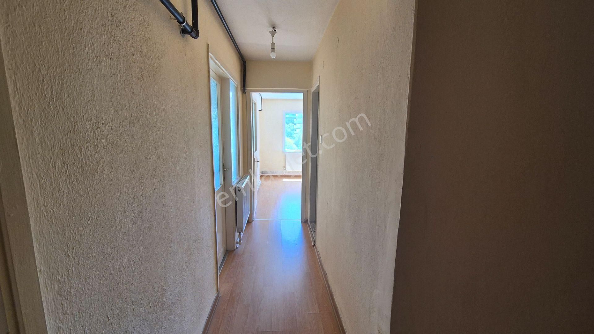 İzmir Bayraklı Mansuroğlu Mahallesinde Kiralık 2+1 Daire
