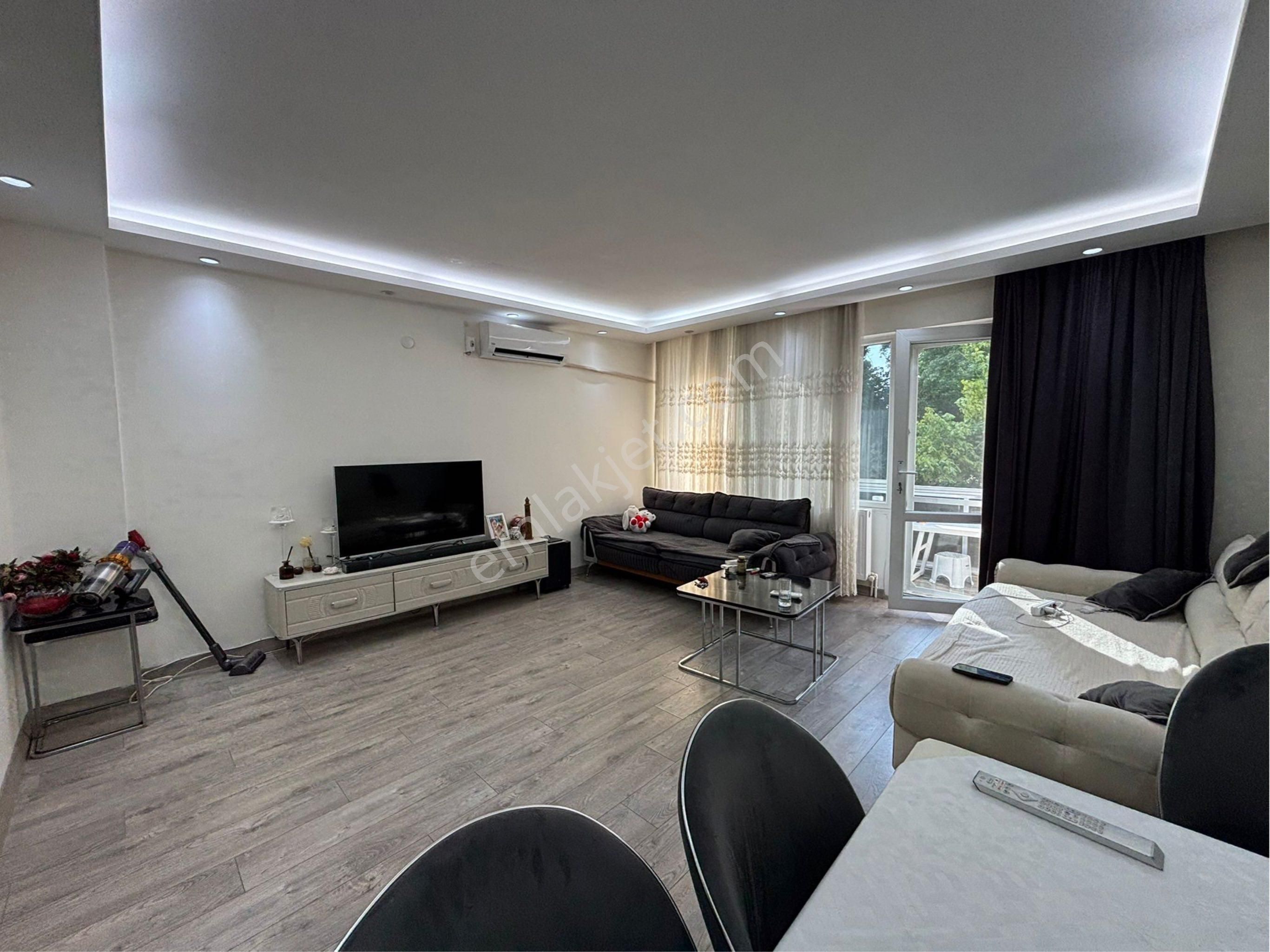 Alsancak Kahramanlarda Fuar Manzaralı Kombili 1. Kat 2+1 Mobilyalı Kiralık Daire!