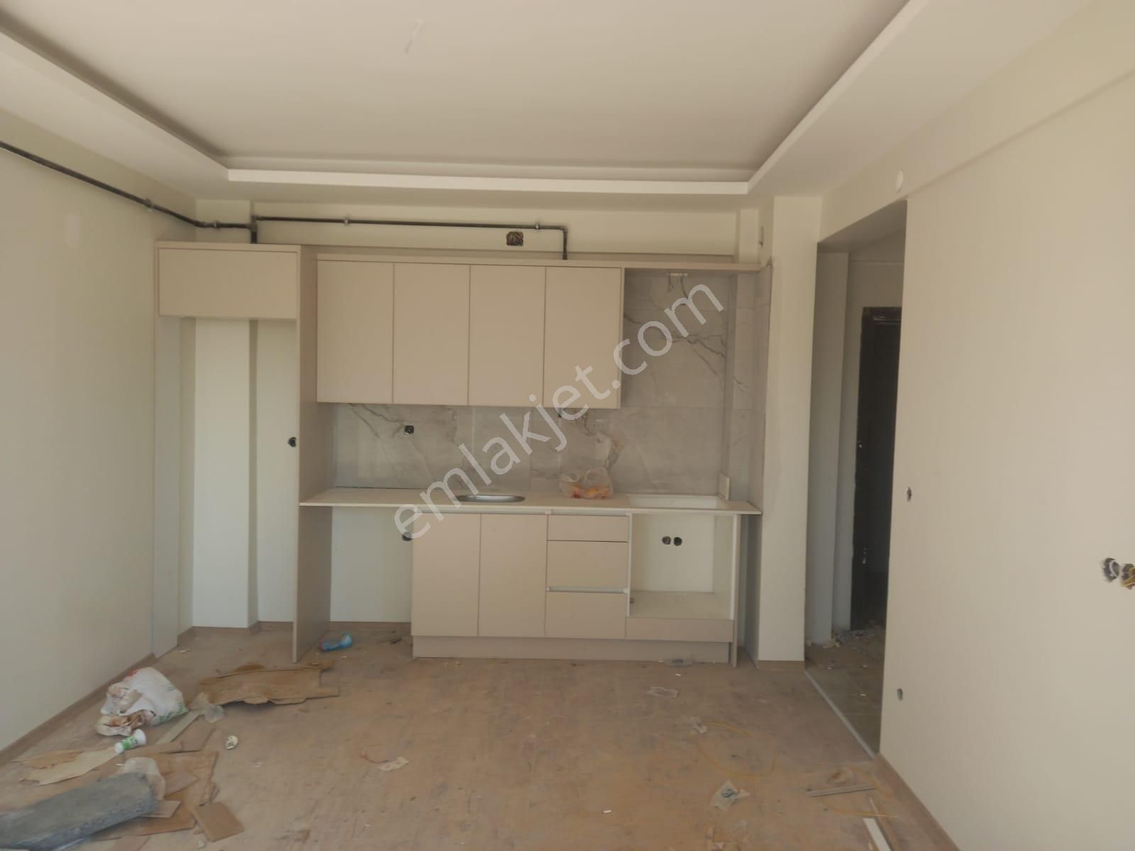 Lüks 1+1 Hastane Yolunda Cadde Üstü Daire