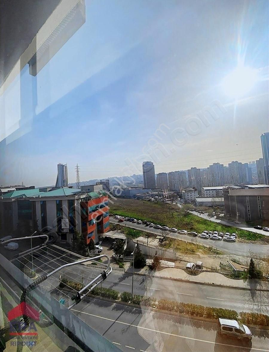Terrace Mix Havuzlu Güvenlikli Metrobüse Yakın Sitede 2+1 Eşyalı
