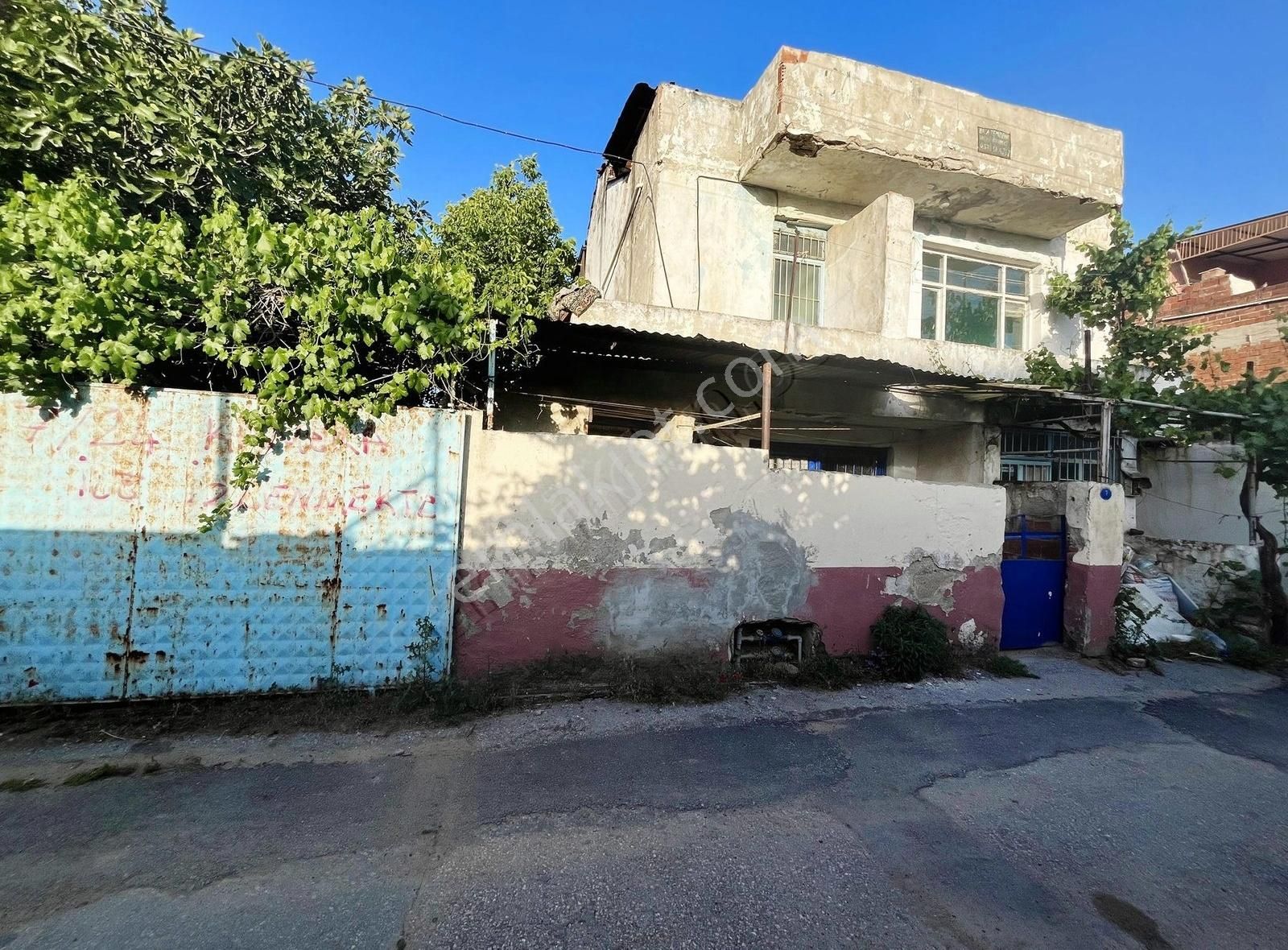 Ödemiş Tekstil Mahallesinde Arsa + Bahçeli Müstakil Ev
