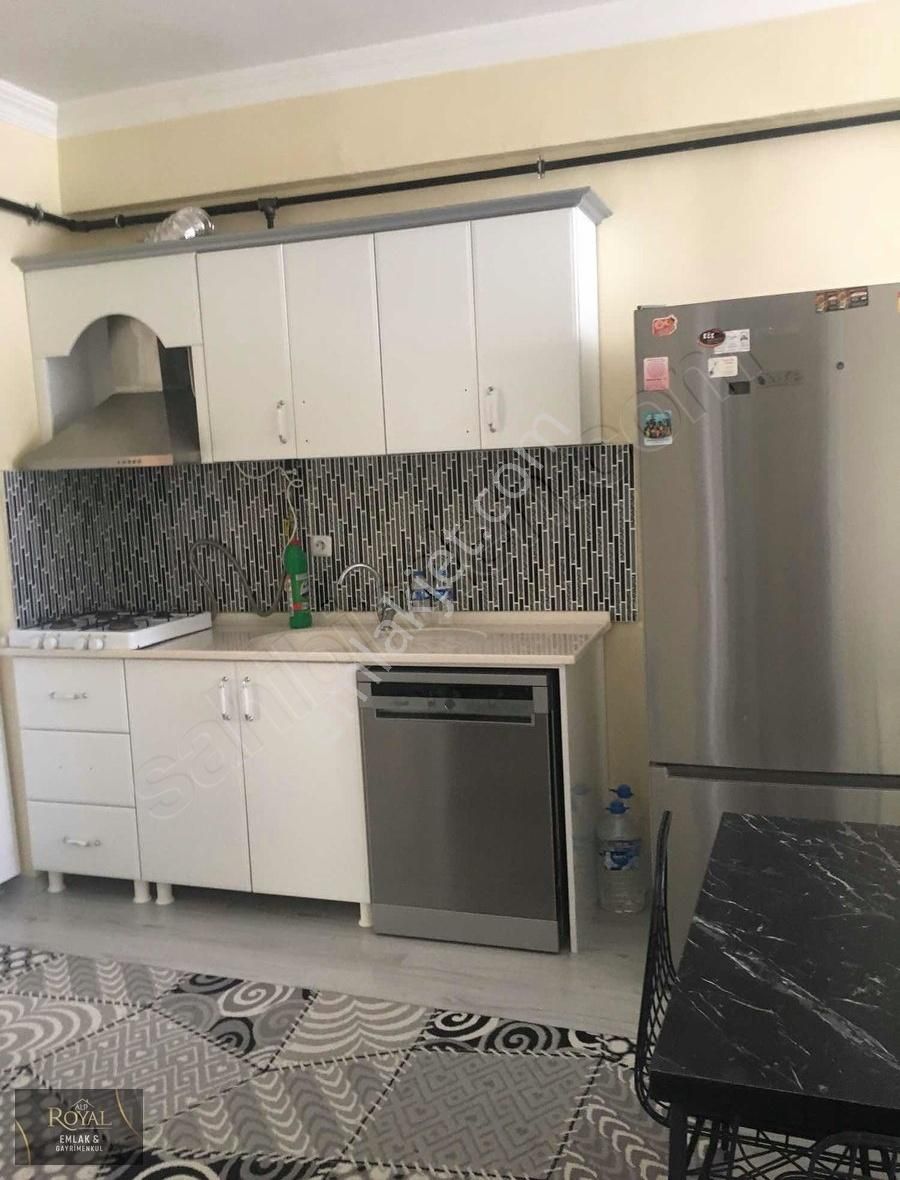 Şehitler Mah İnönü Cad 2 Dk Mesafede Aile Binası Kiralık 1+1