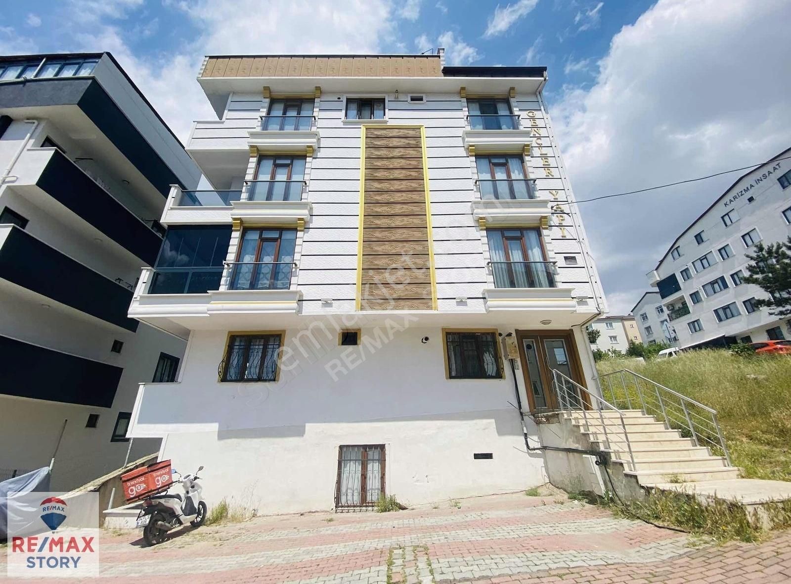 Çayırova Özgürlükte Belediye Yanı 4+1 Satılık Dubleks Daire