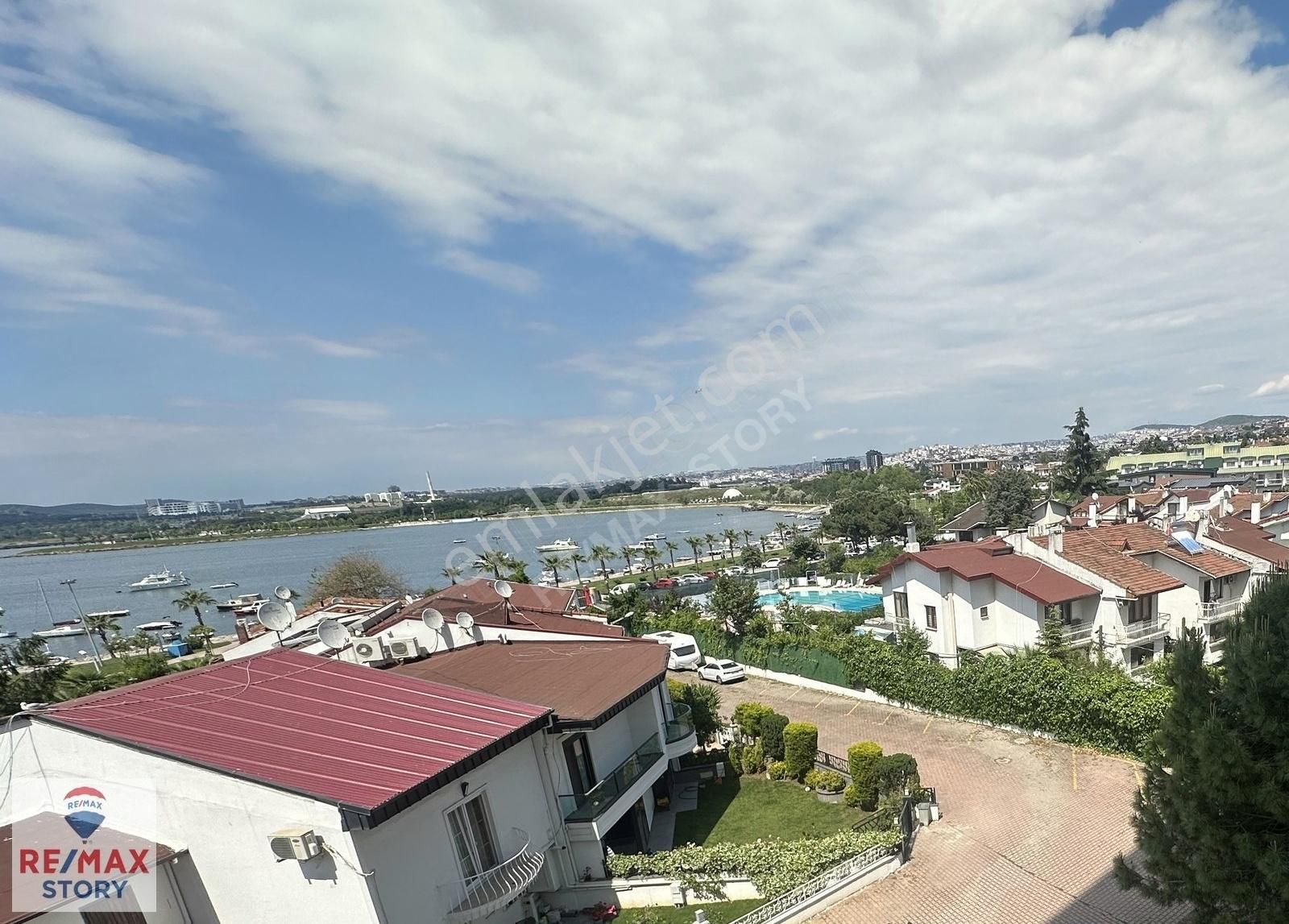 Darıca Bayramoğlu Kastel Tatil Köyü'nde Havuzlu 2+1 Daire