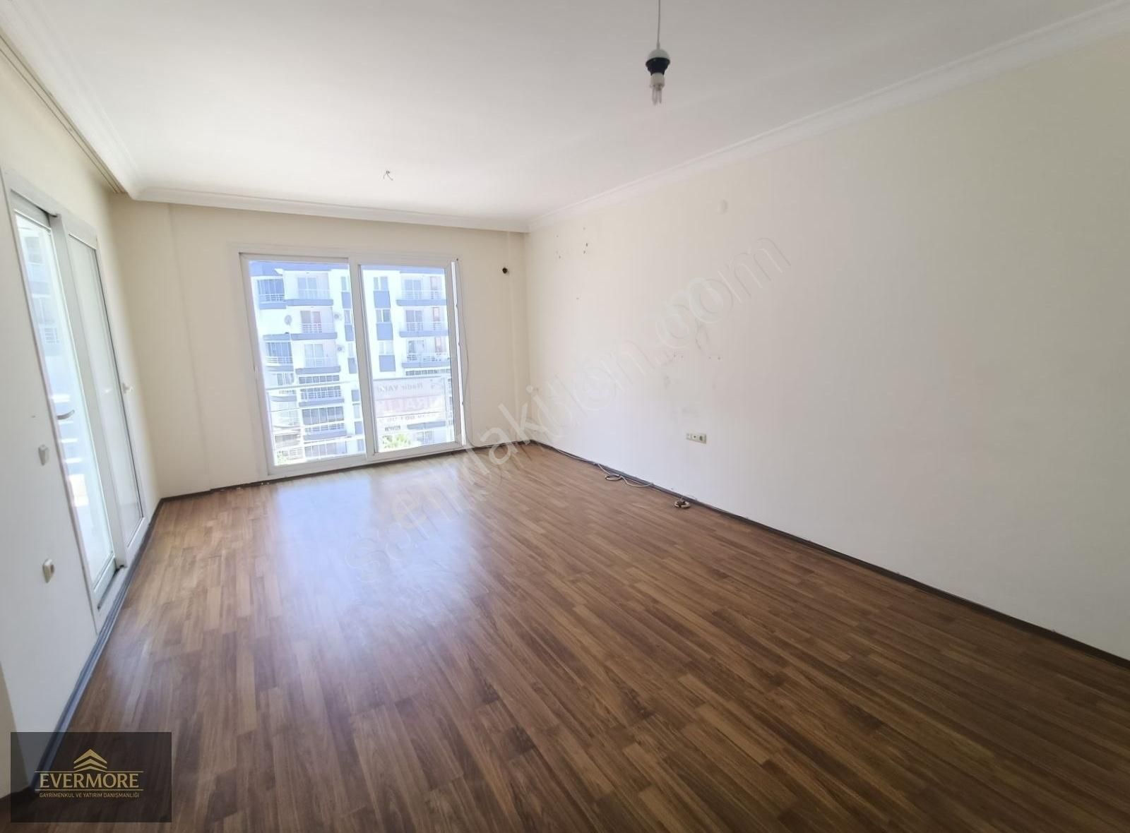 Kuşadası'nda Havuzlu,doğalgazlı Boş Kiralık 4+1 Dubleks Daire