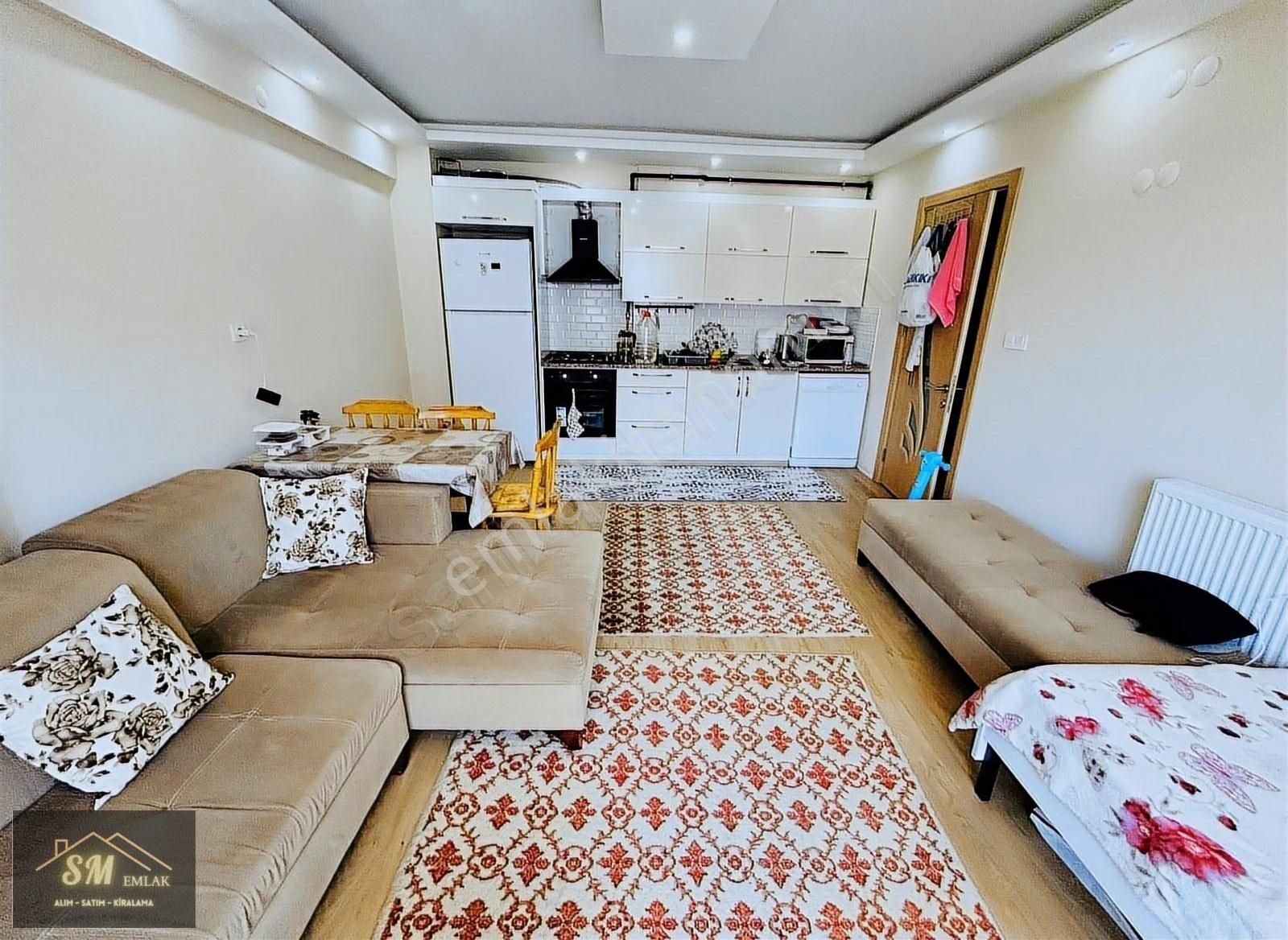 "sm Gayrimenkul'den Ana Cadde Dibi 1+1 Full Eşyalı Daire''