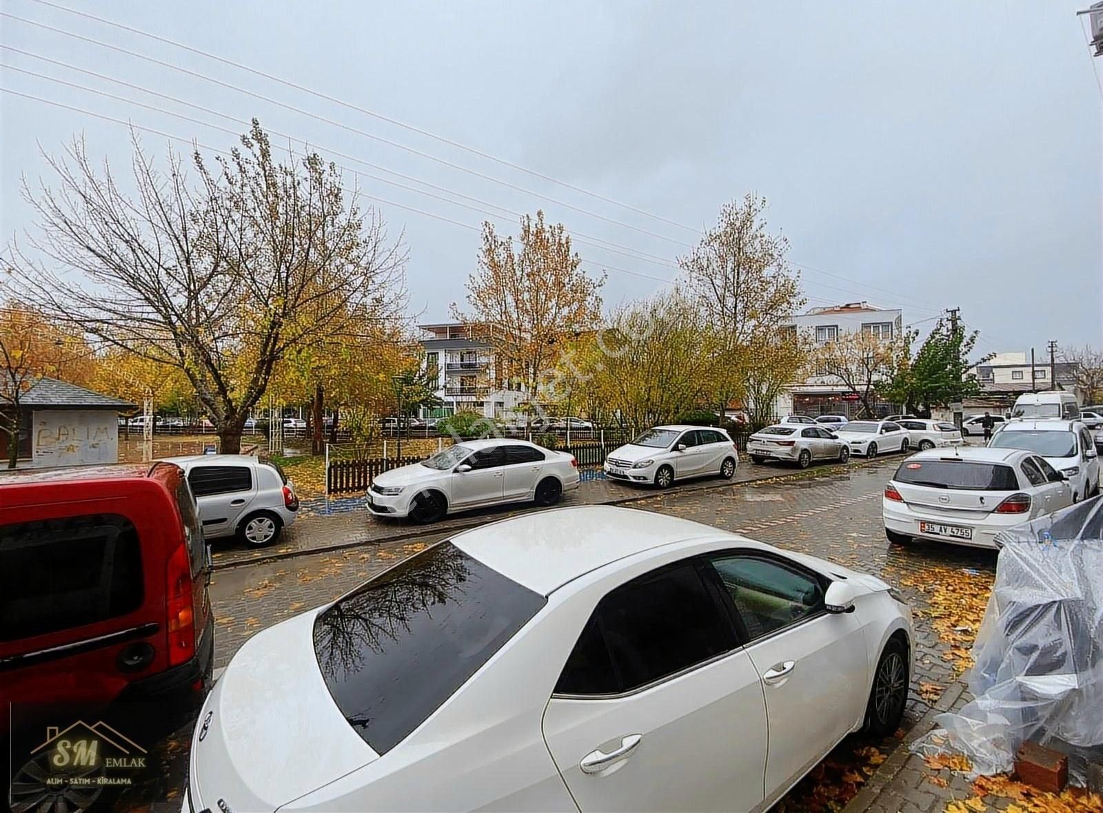 Sm Emlak'tan 1 Mayıs Parkına Bakan Geniş Cepheli Kiralık Dükkan!