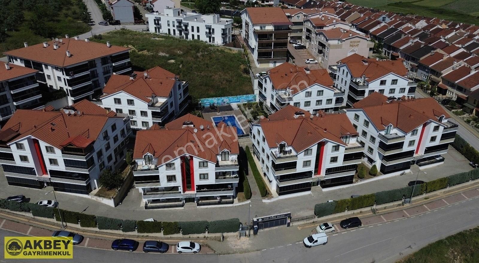 Akbey'den Kurtuluş Mh Vadipark Evlerinde 3+1 Bahçe Katı