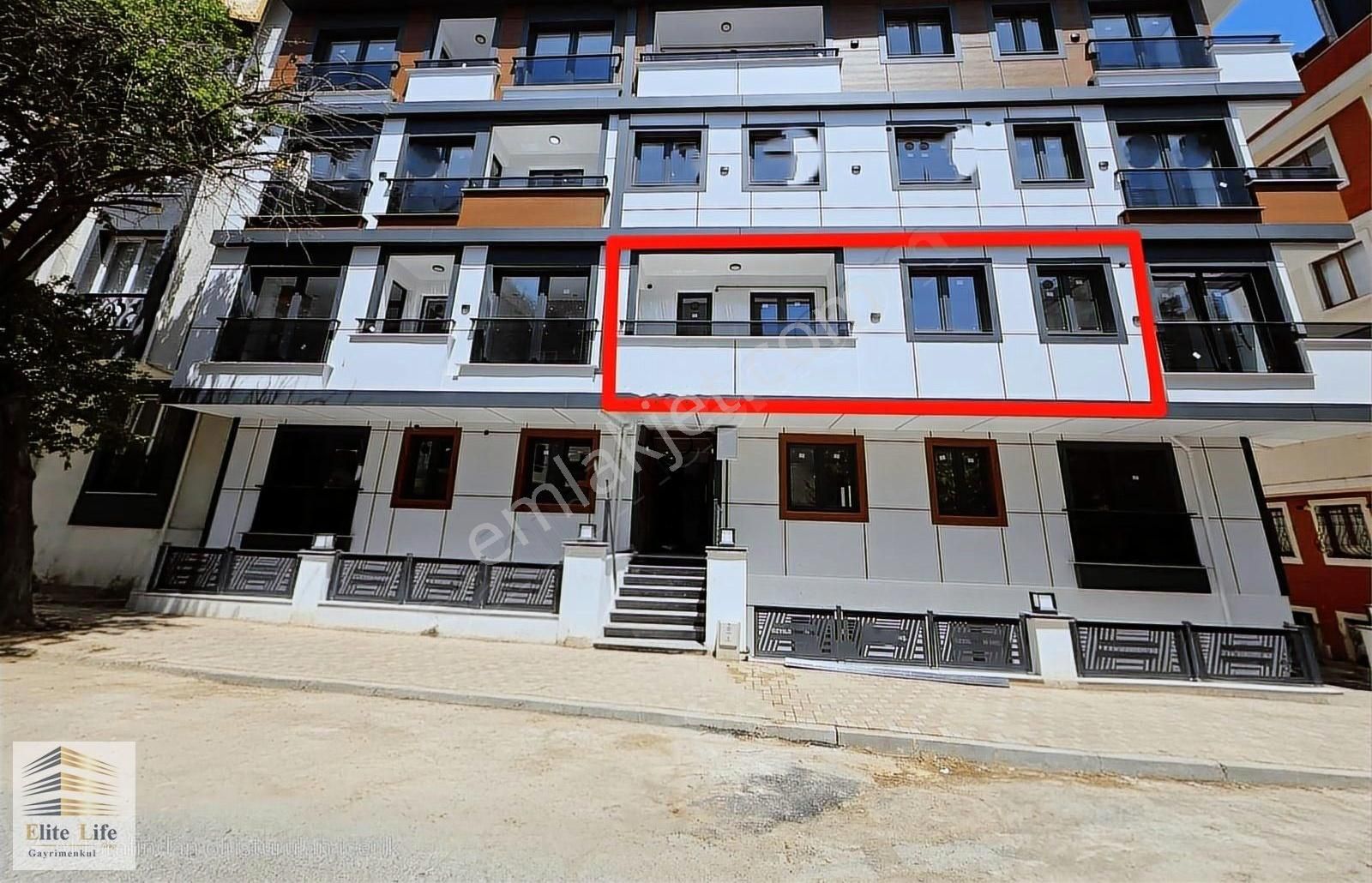 Çekmeköy Çamlık Mah.geniş 2+1 Metroya 600 M Mesafede Ara Kat