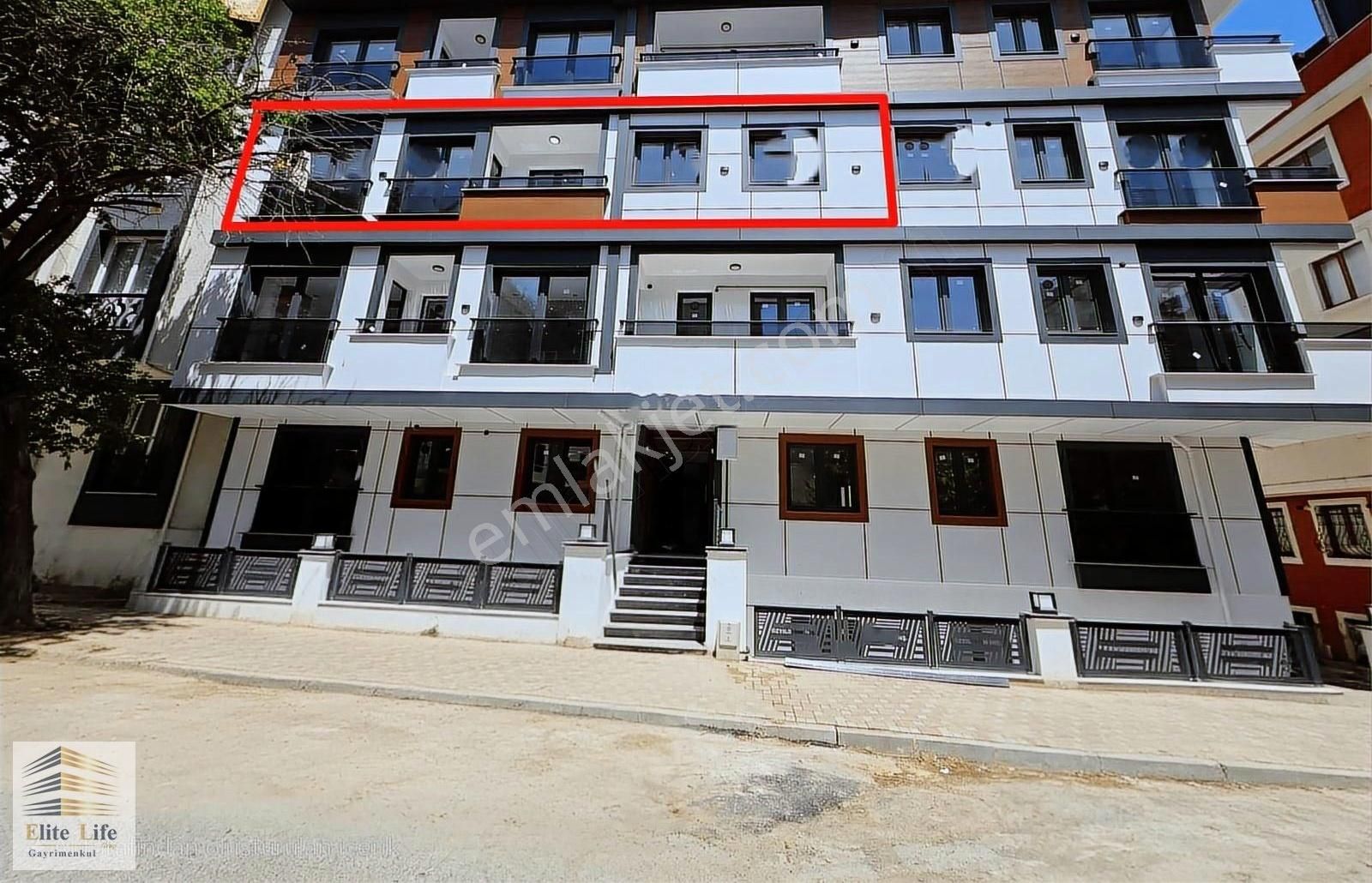 Çekmeköy Çamlık Mah.metroya 600 M Mesafede 3+1 130 M2 Ara Kat