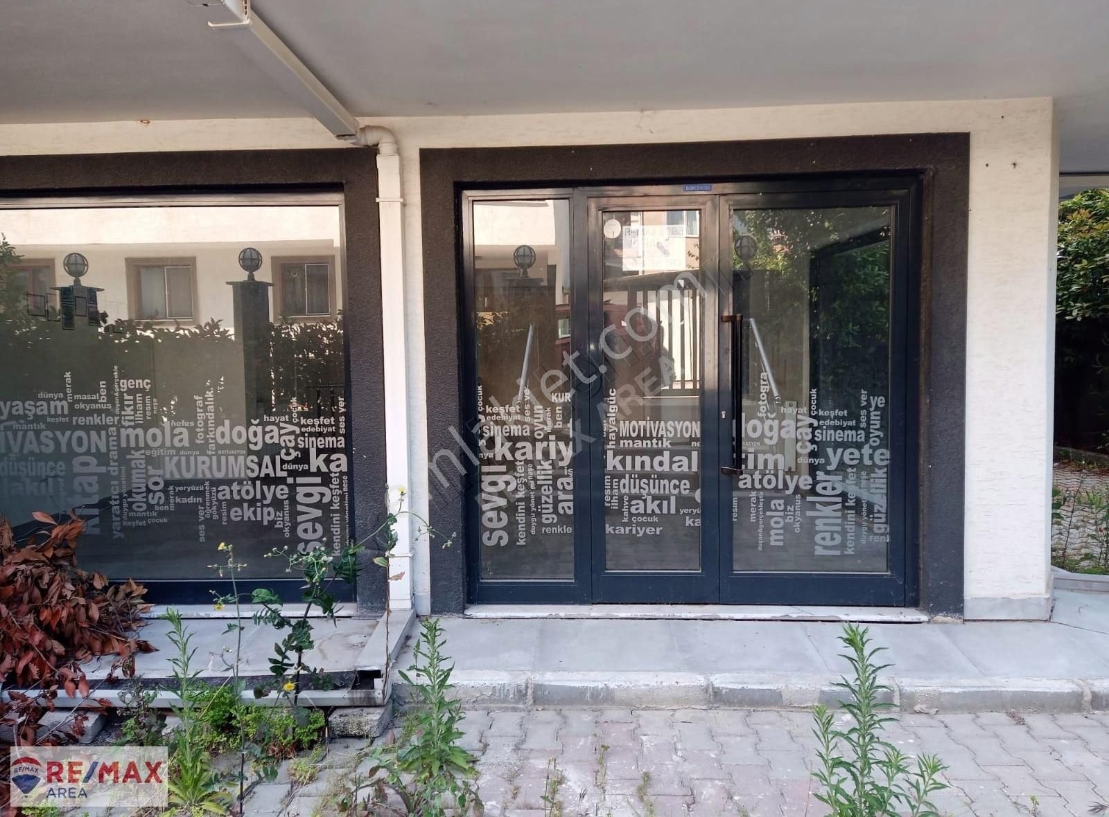 Remax Area'dan Özlüce'de İki Katlı Kiralık Dükkân