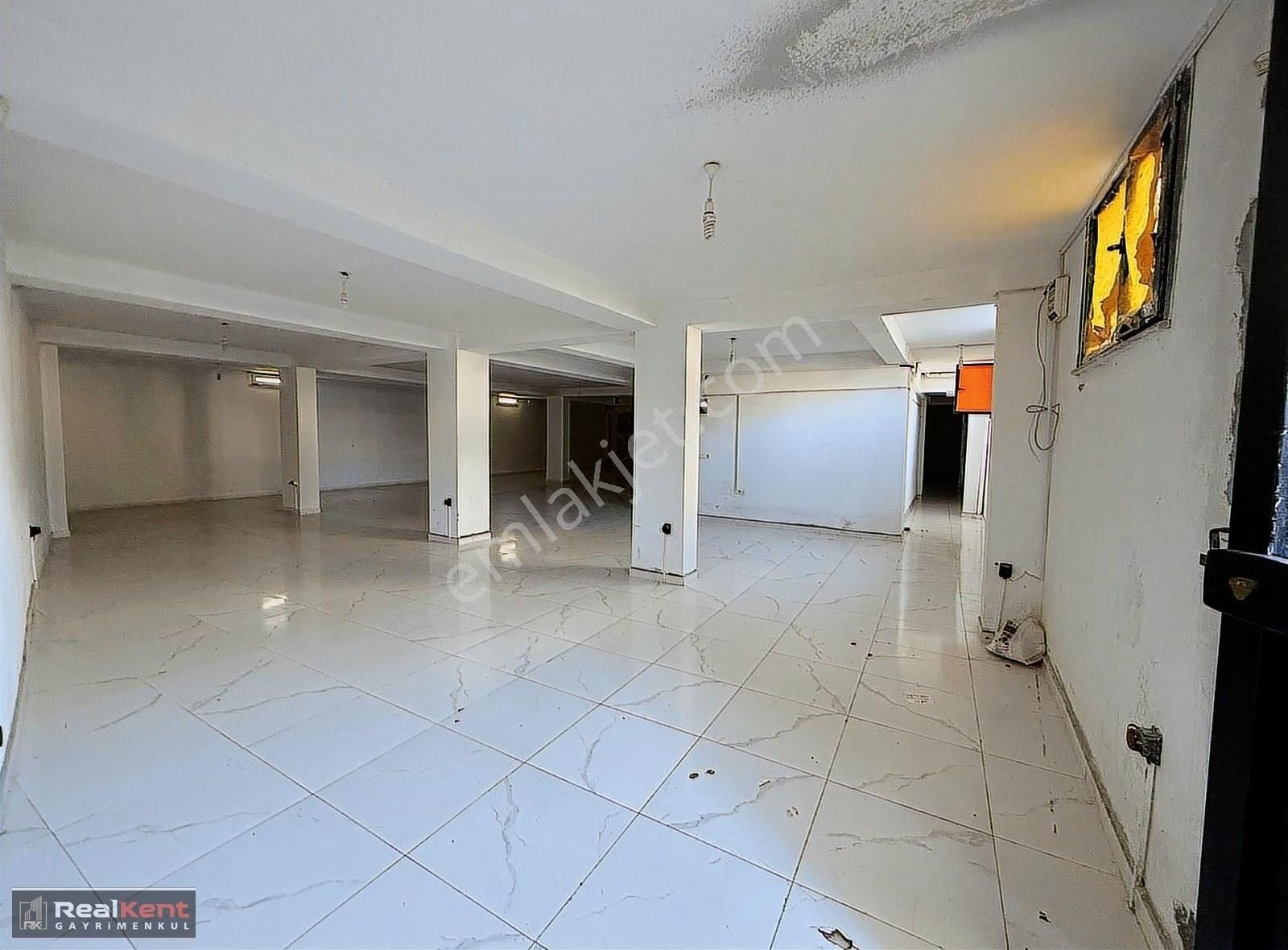 Realkent'den Kiralık 400 Metre Dükkan