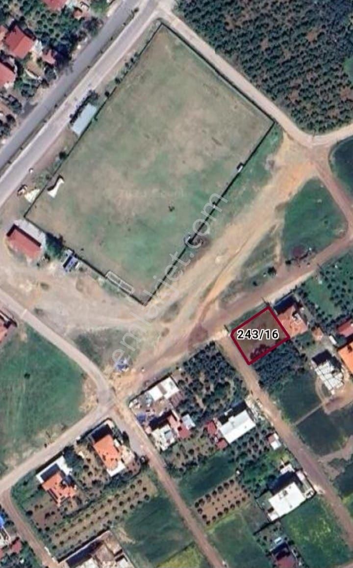 Stad Karşısı 518 M² Köşe Arsa