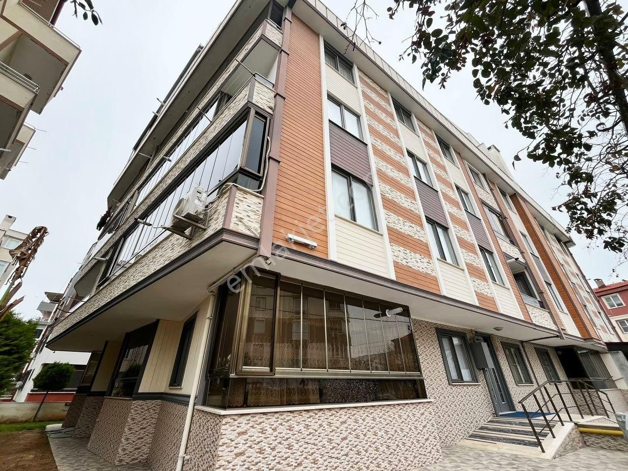 Zirve'den Akçay'da Satılık Kombili Geniş Cam Balkonlu 4 Yaşında 2+1 Daire