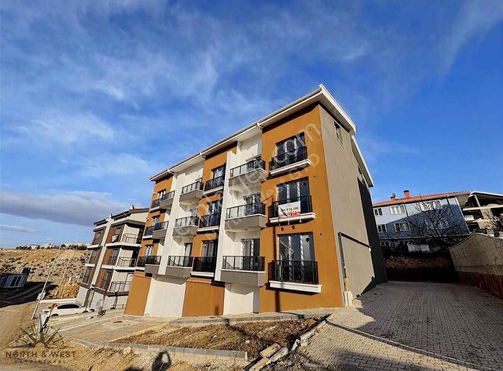 Northwestten İncekte Ara Katta Bölgenin En Geniş 1+1 Dairesi