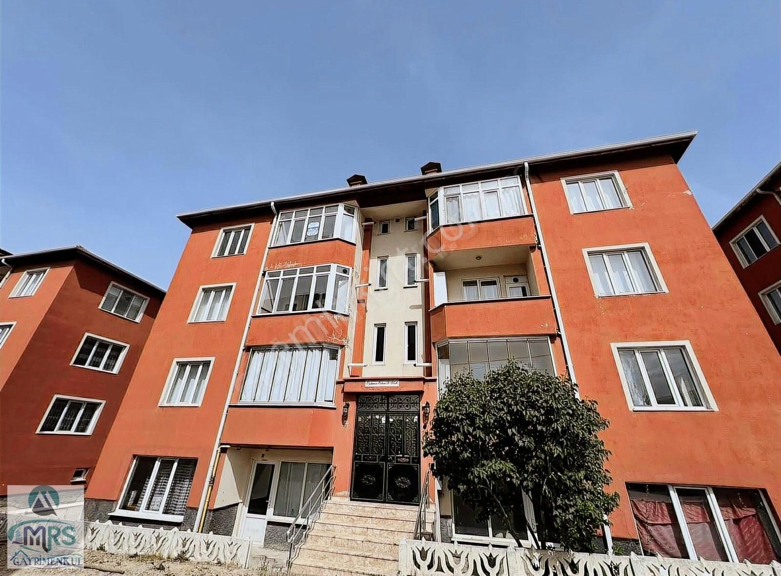 Mrs'den Dumlupınar Mah'de Açık Otoparklı Site İçi Kiralık Daire