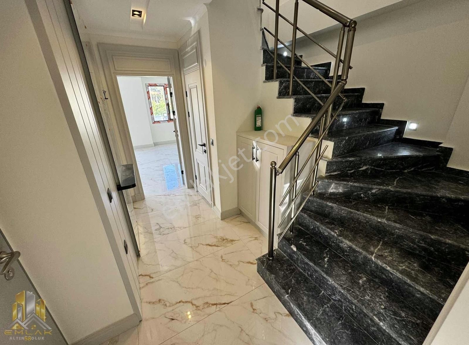 Emlak 58,den Avcılar Altı Müstakil 5+1 Sıfır Villa Manzaralı - Görsel 17